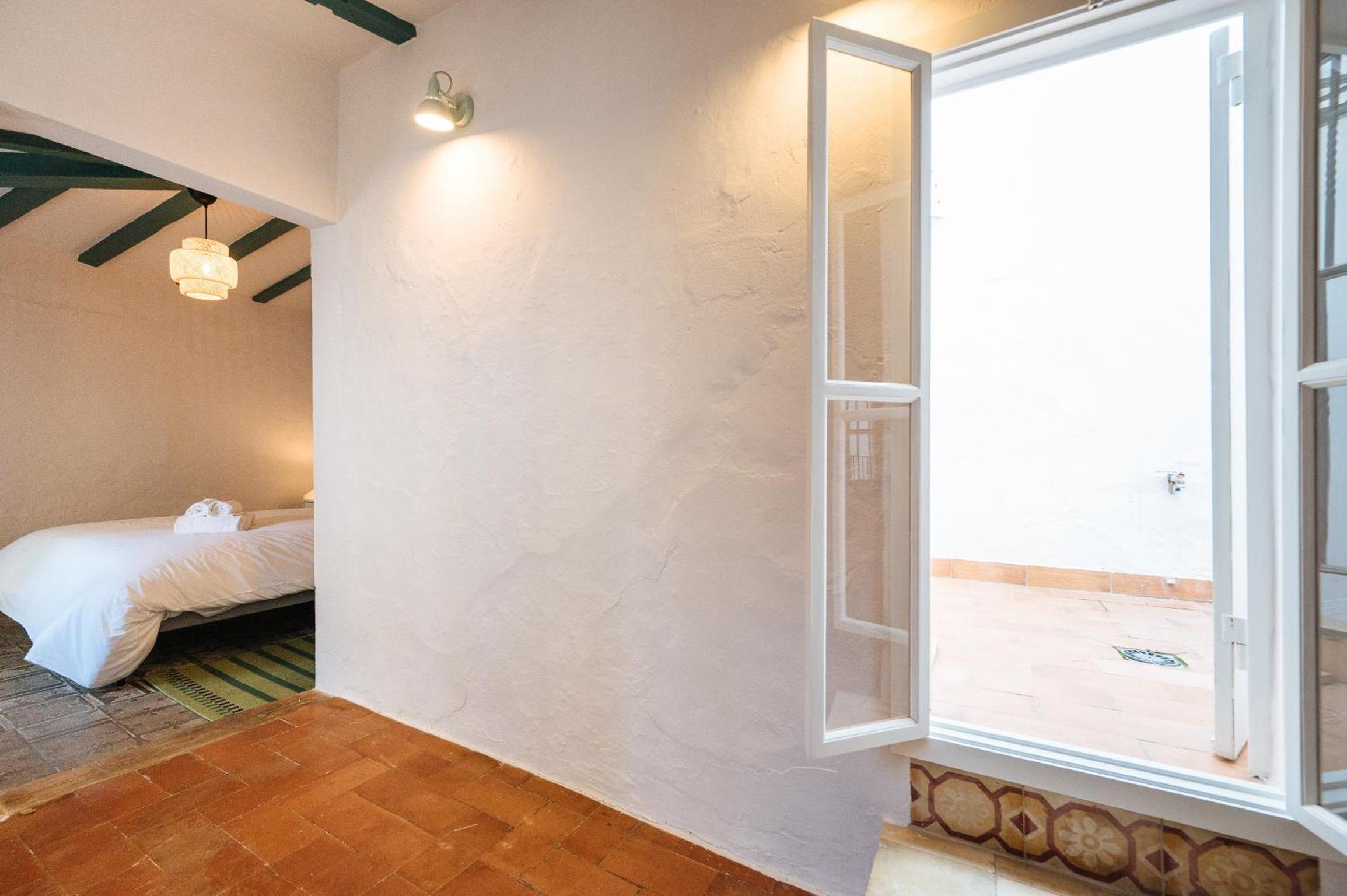 Independent Beautiful House Seville City center with Private Parking