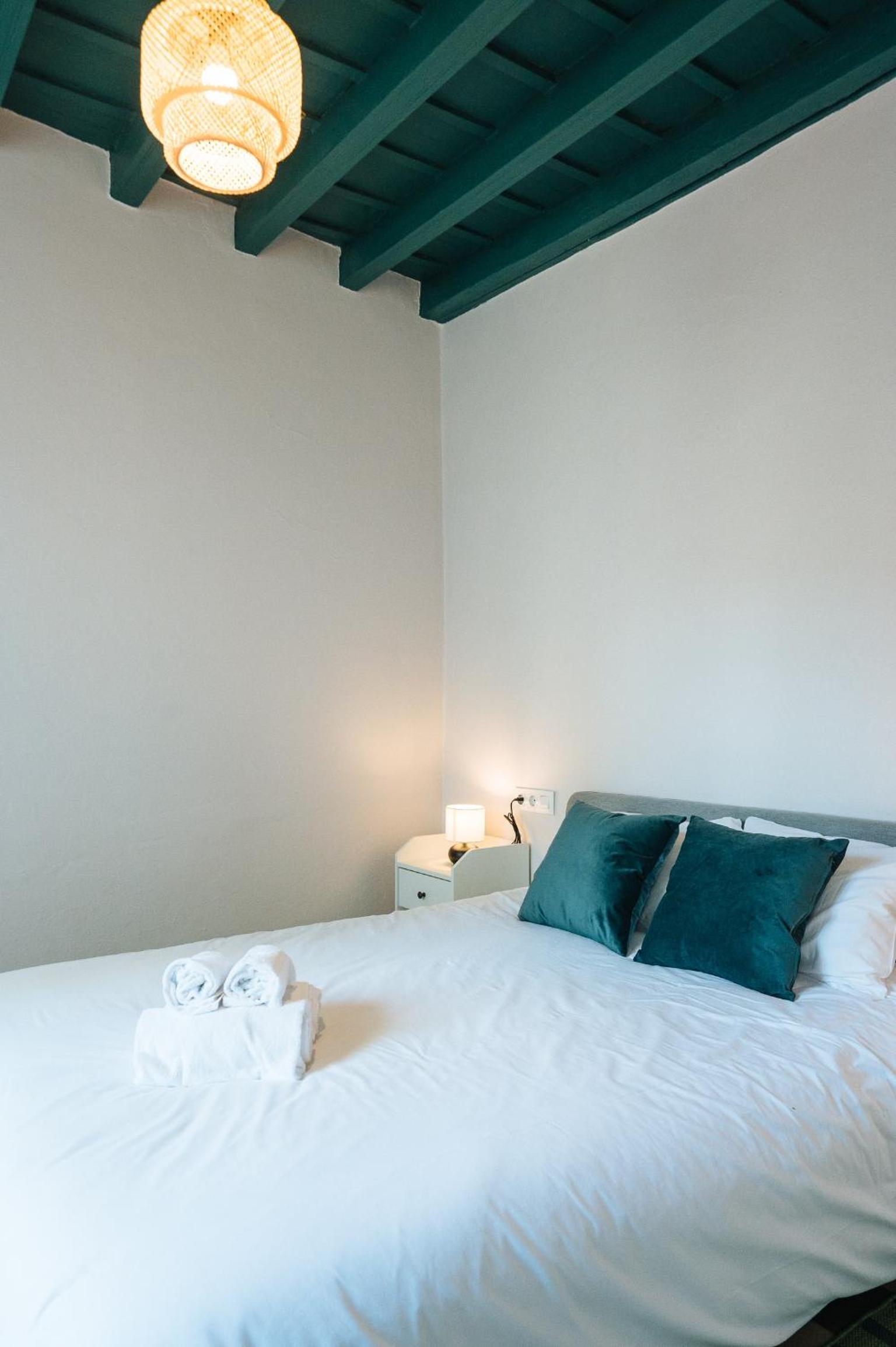 Independent Beautiful House Seville City center with Private Parking