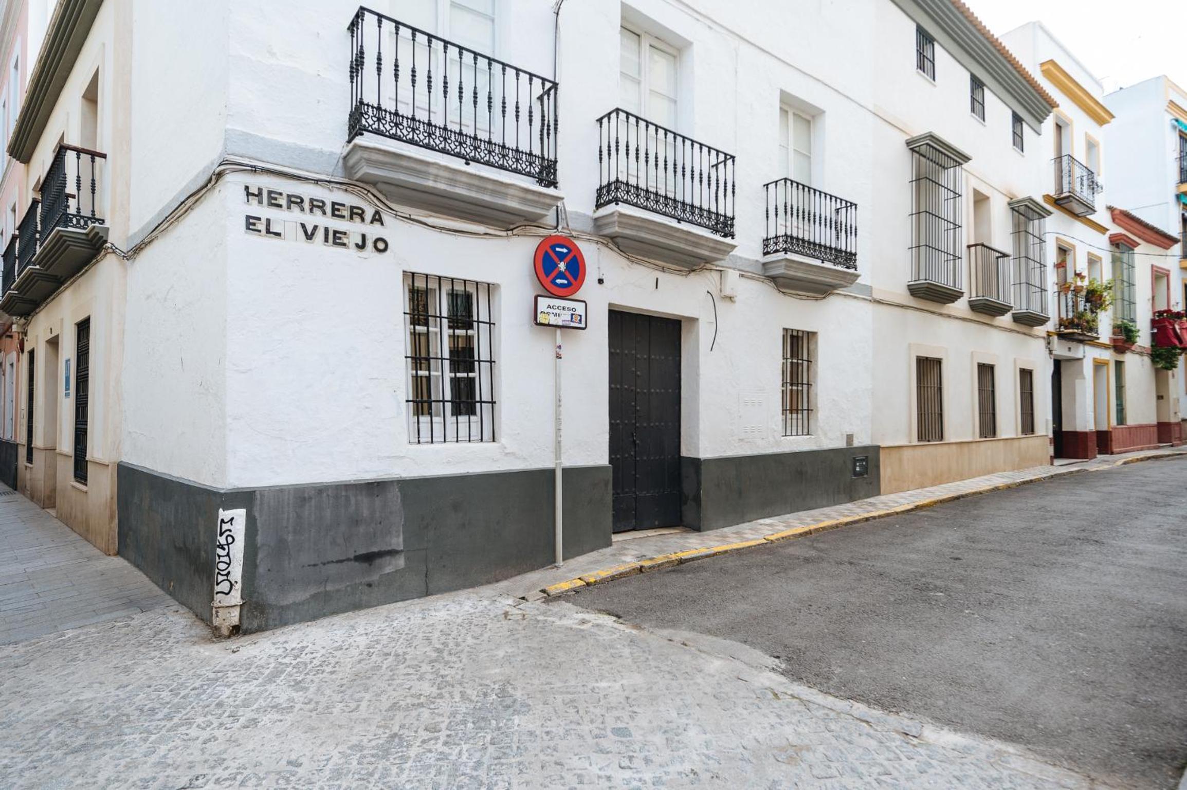 Independent Beautiful House Seville City center with Private Parking