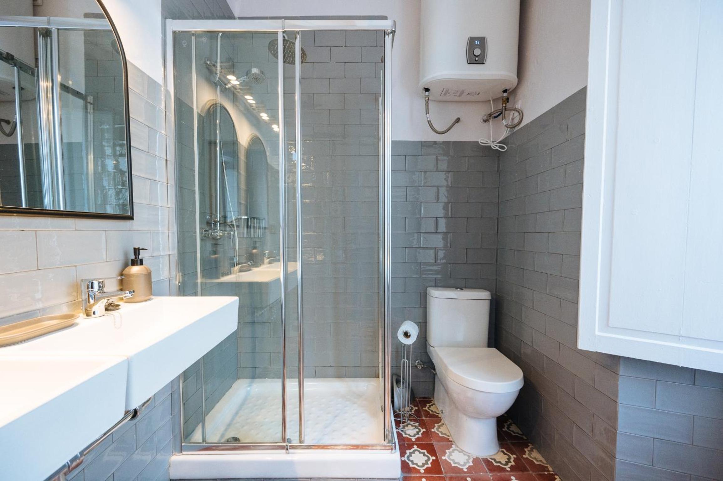 Independent Beautiful House Seville City center with Private Parking