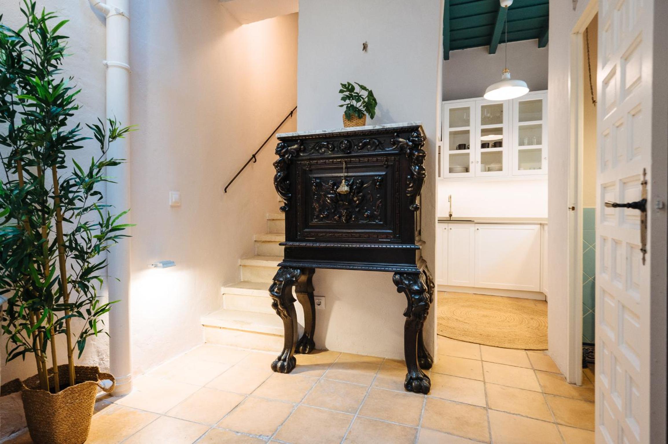 Independent Beautiful House Seville City center with Private Parking