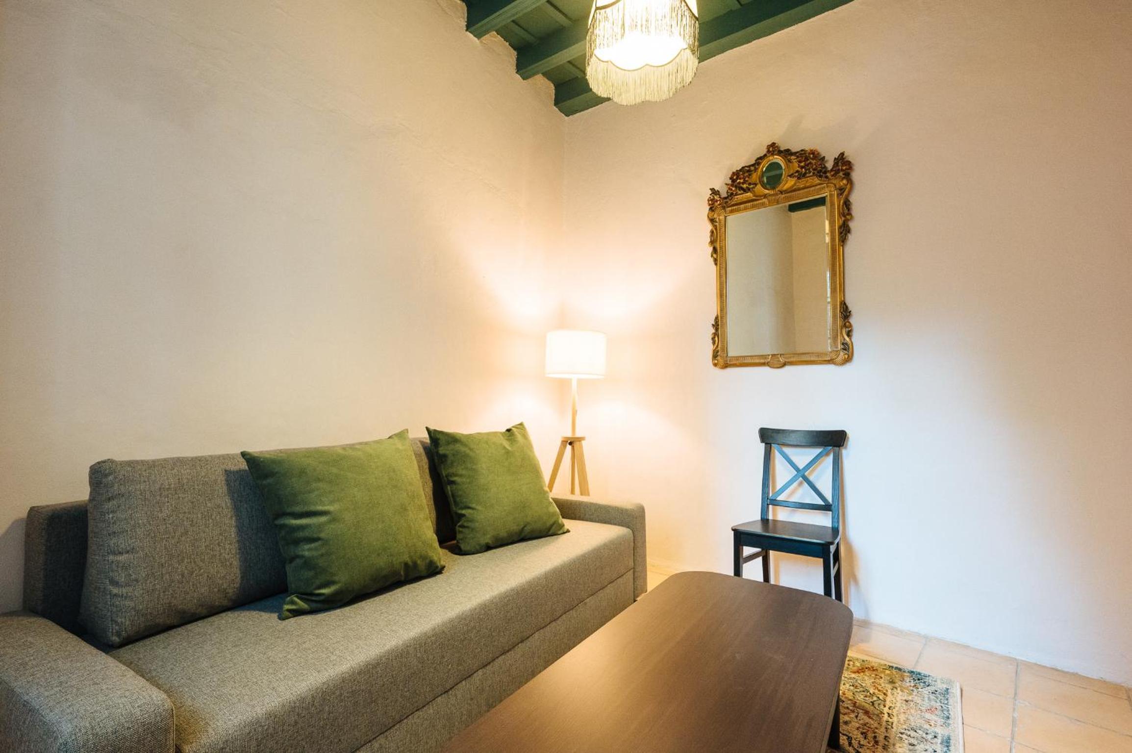 Independent Beautiful House Seville City center with Private Parking