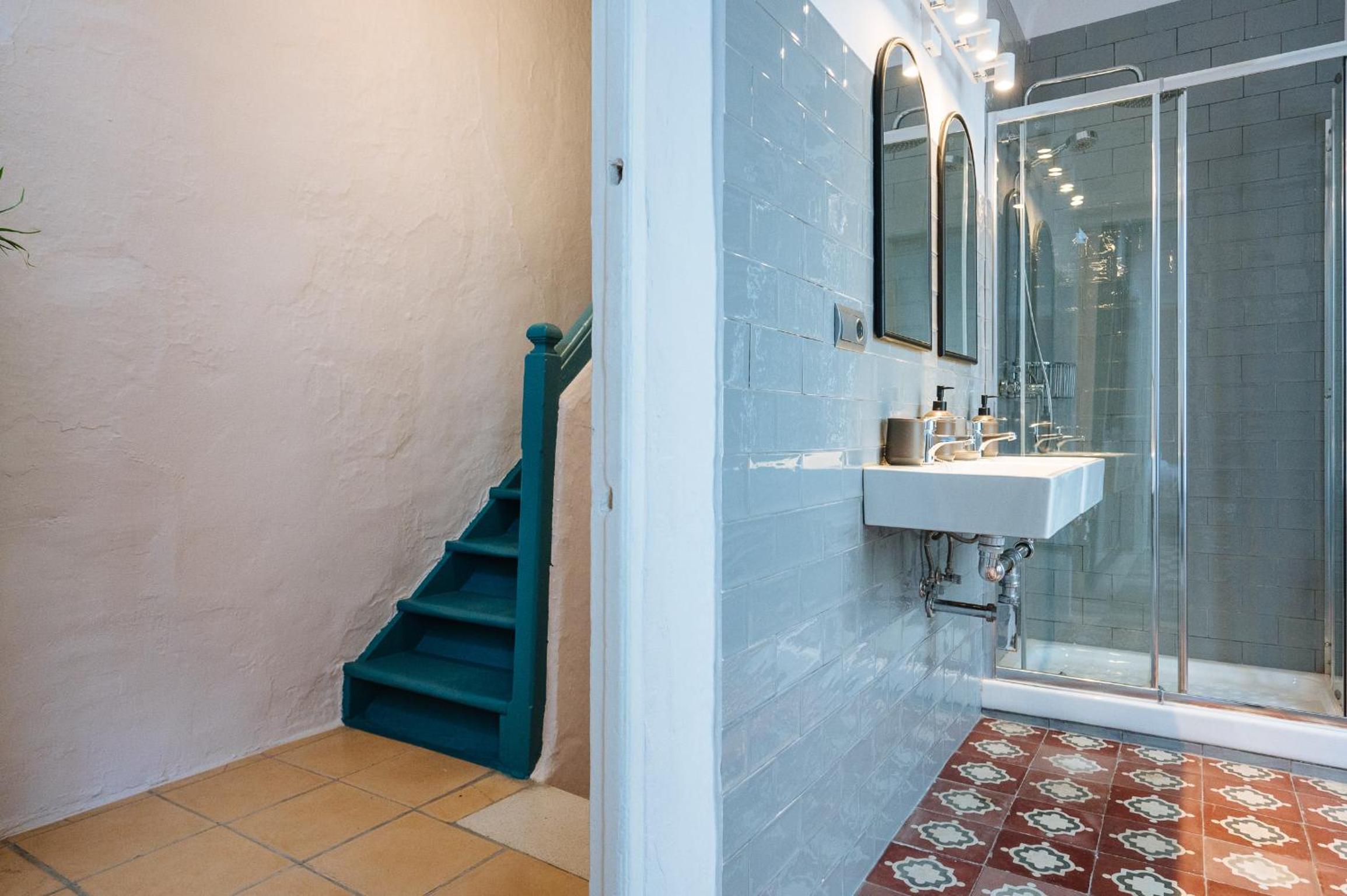 Independent Beautiful House Seville City center with Private Parking