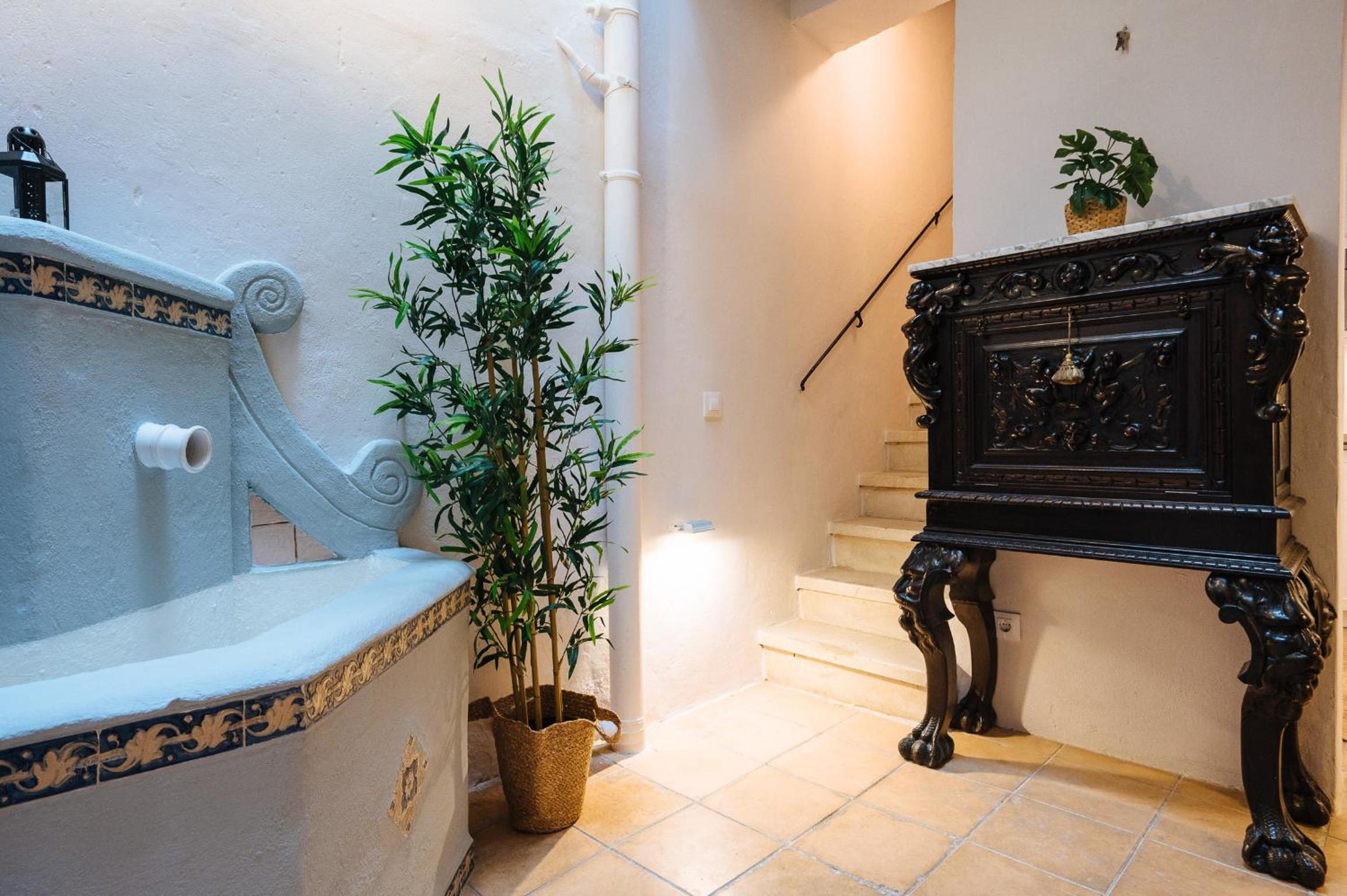 Independent Beautiful House Seville City center with Private Parking