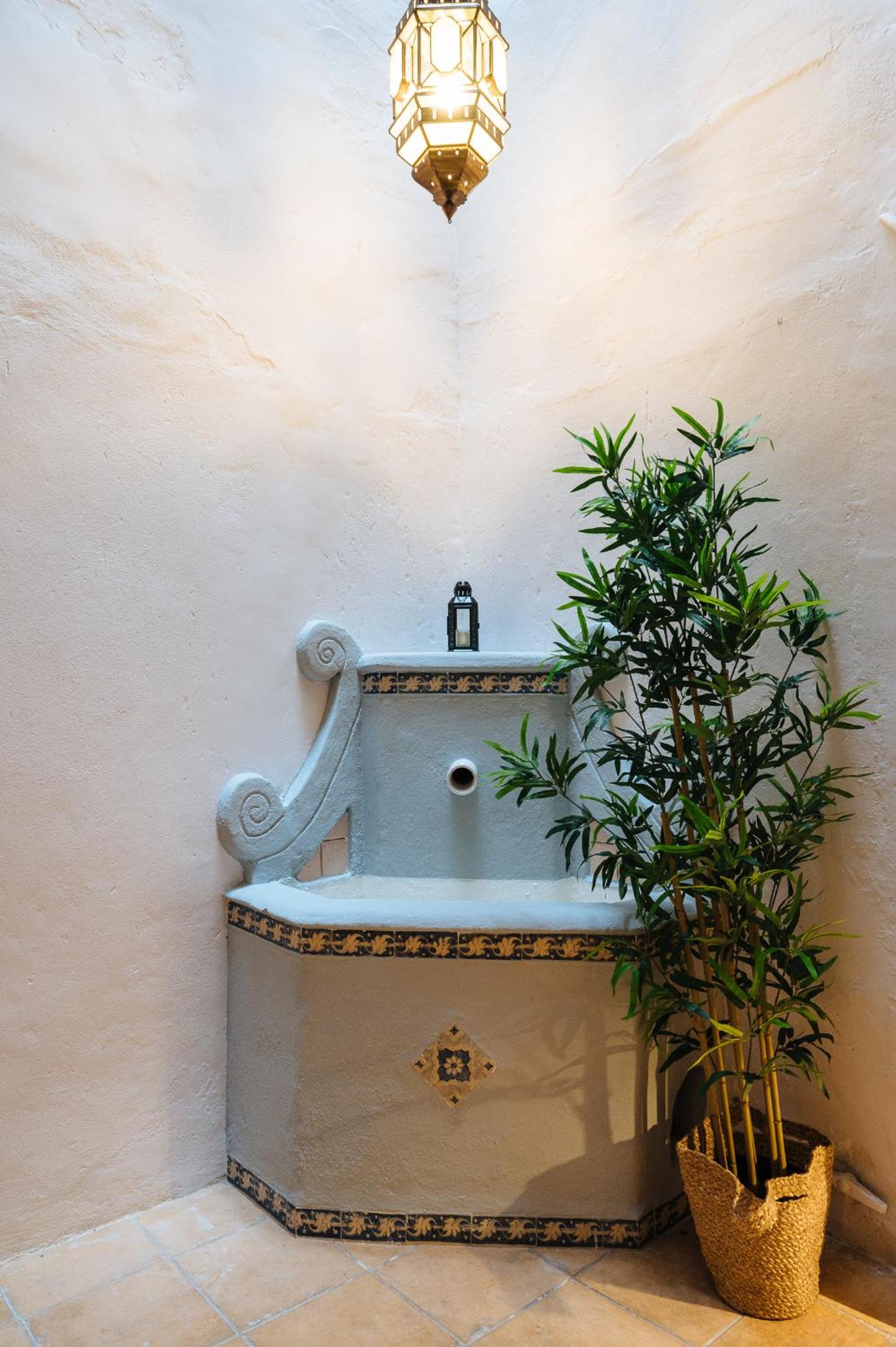 Independent Beautiful House Seville City center with Private Parking
