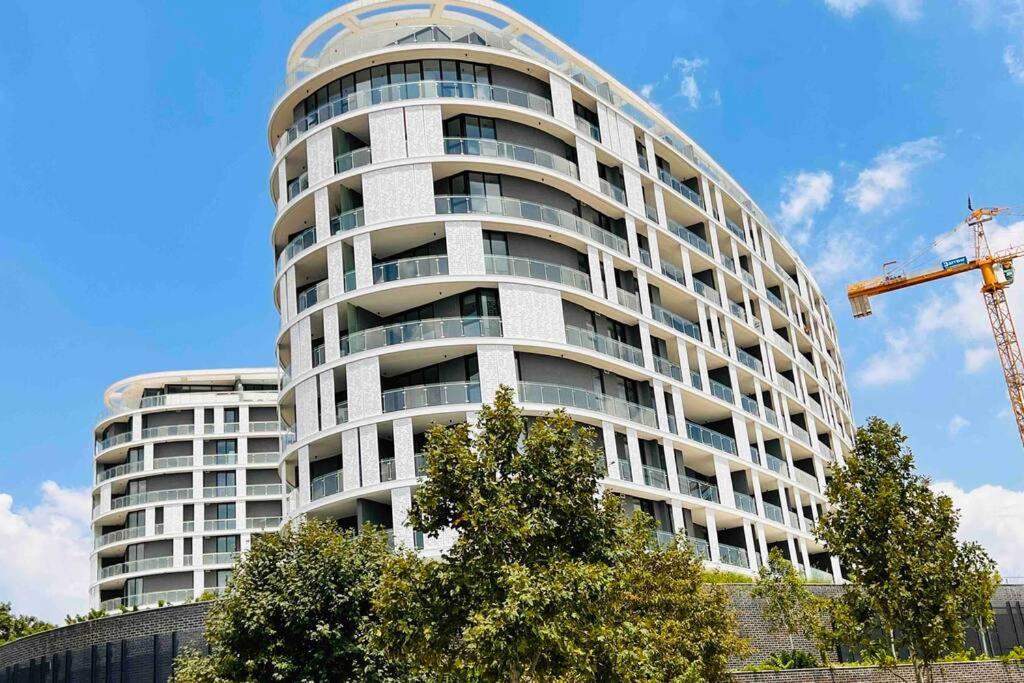Newton’s Place - Luxury styled 2 BD Apartment view 5