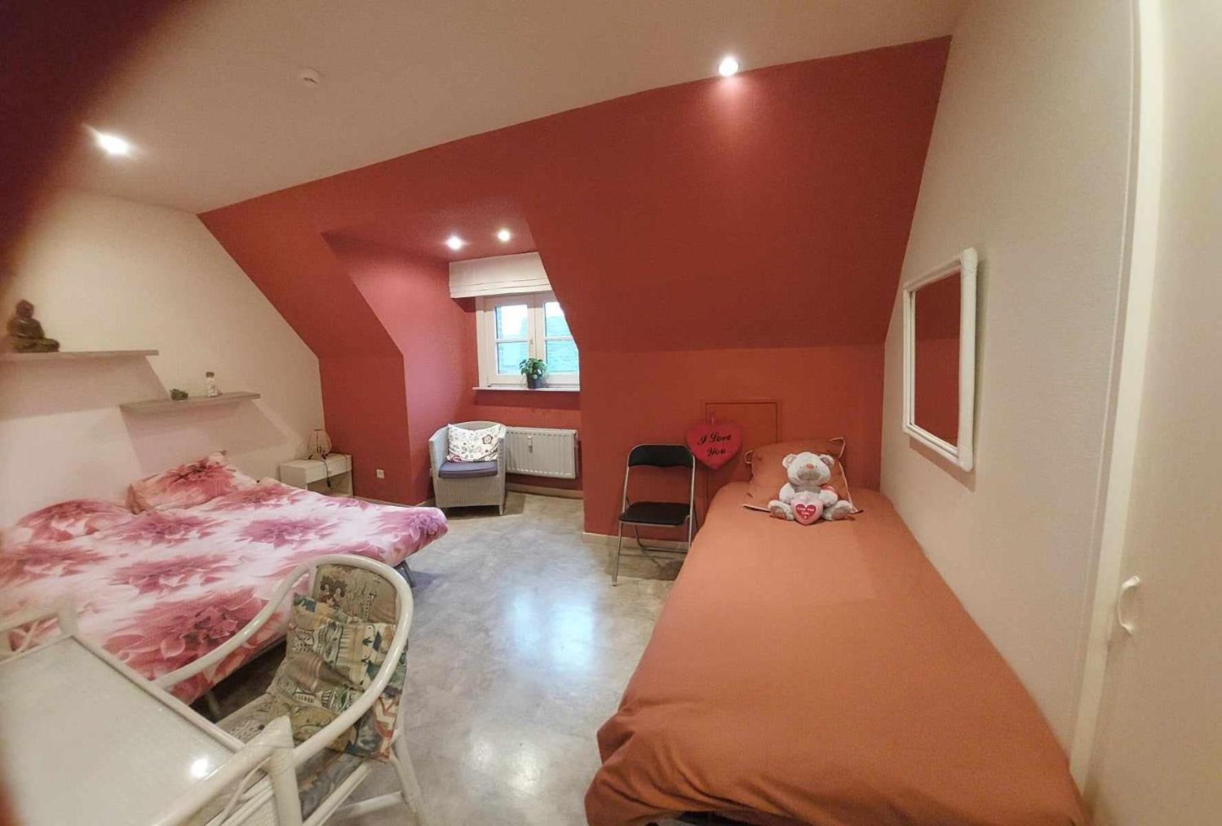 SHAMBALLA logies nieuw en zeer verzorgd appartement met voortuin en terras
