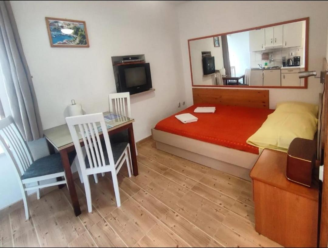 Sofia studio apartment Sucuraj view 2