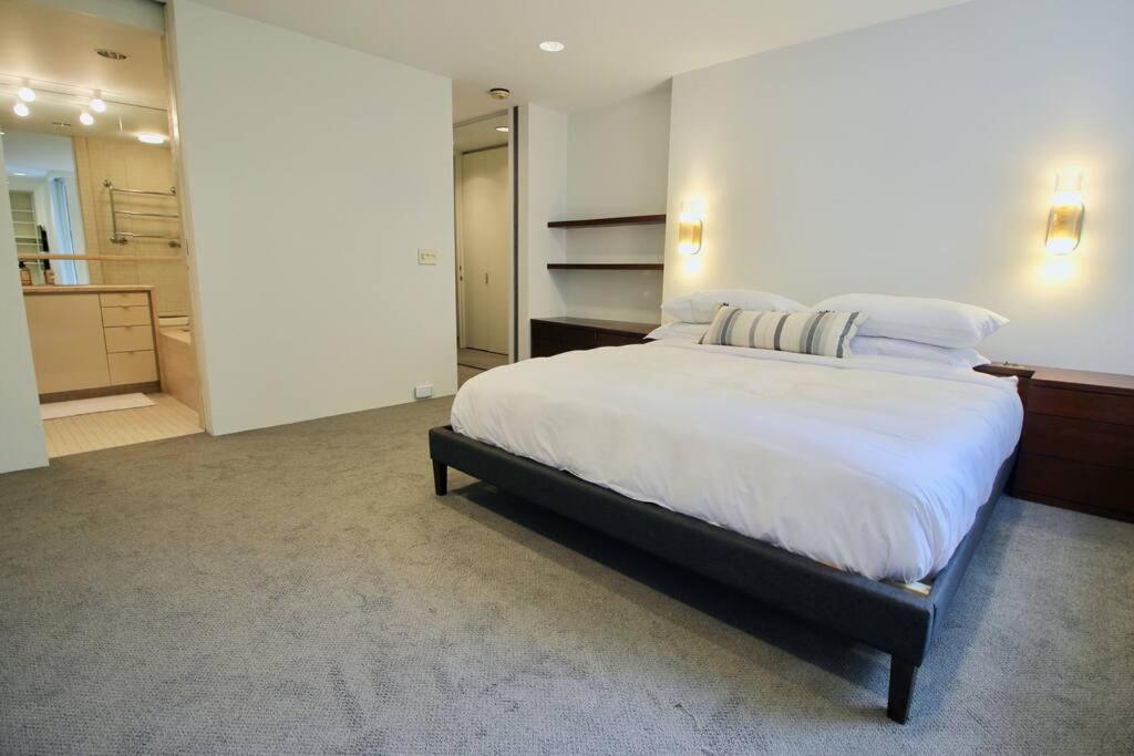 Private Beautiful Townhome w Zen Garden