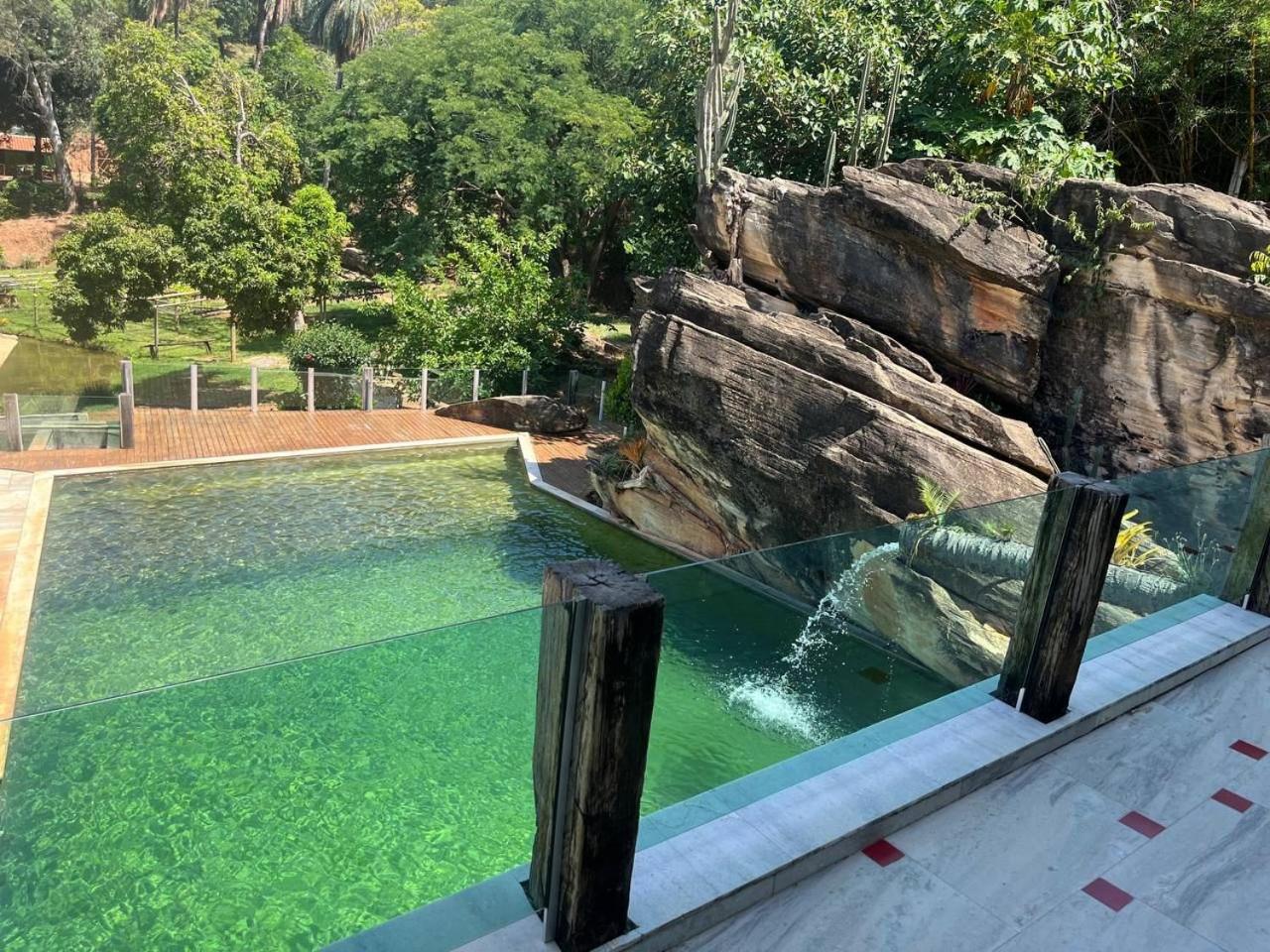 Luxuosa Casa Pedras