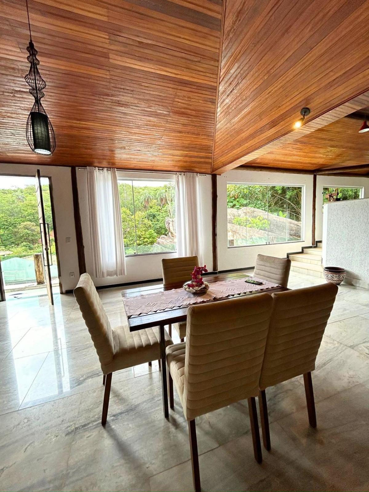 Luxuosa Casa Pedras