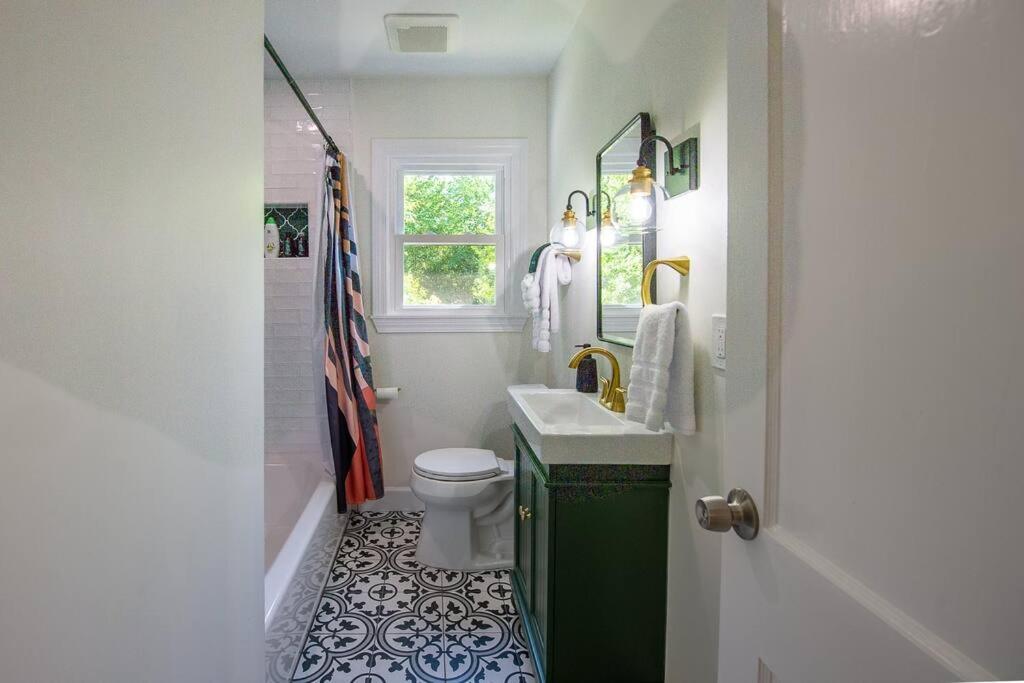 Midtown Cottage - Central Location! (1) view 2