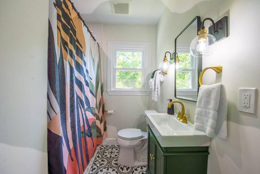 Midtown Cottage - Central Location! (1) view 5