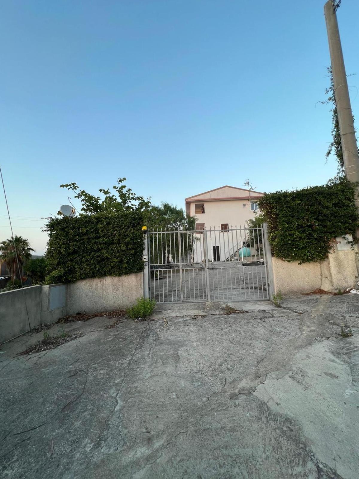 Barricello Apartments