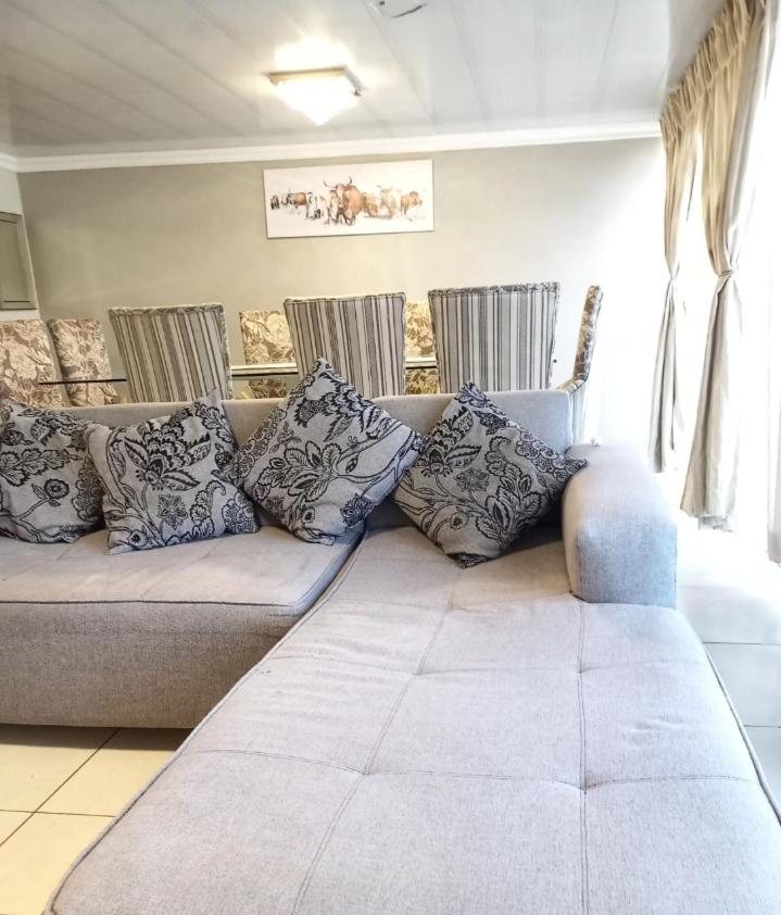 Hotel Lime Court house - Image 1