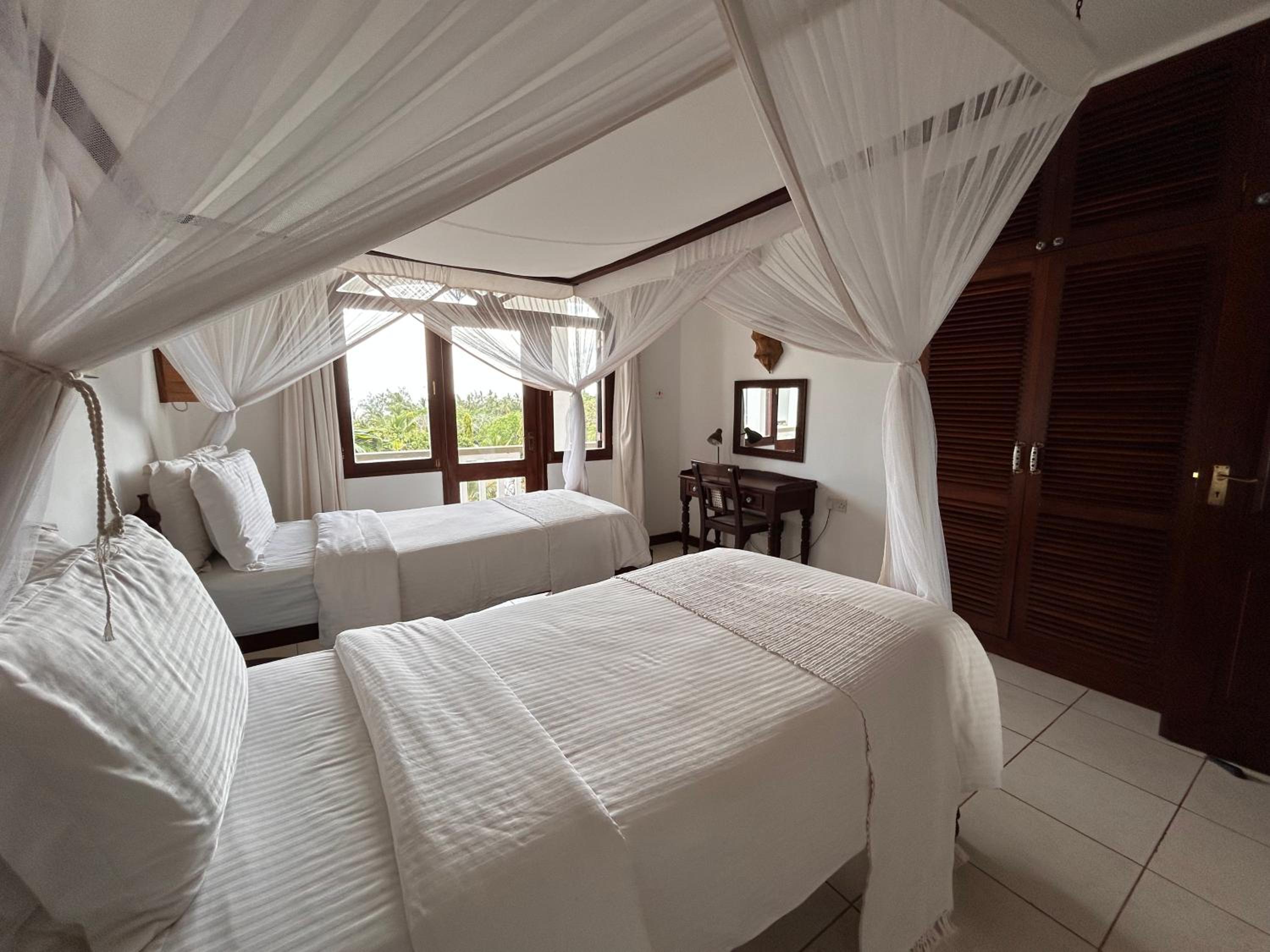Beach Front Spacious Apartment with Oceanview -- Lantana Galu Beach Apartment