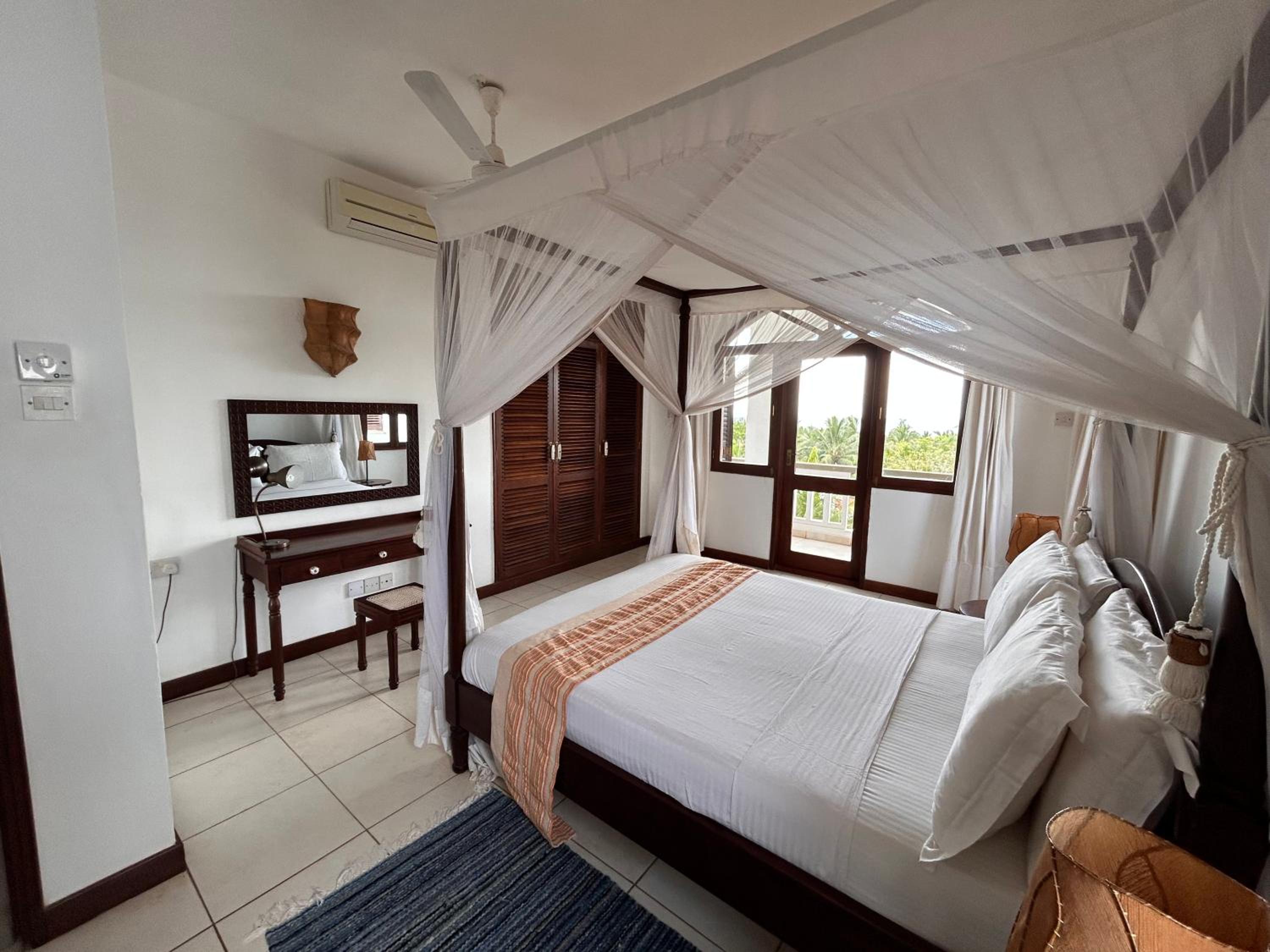 Beach Front Spacious Apartment with Oceanview -- Lantana Galu Beach Apartment