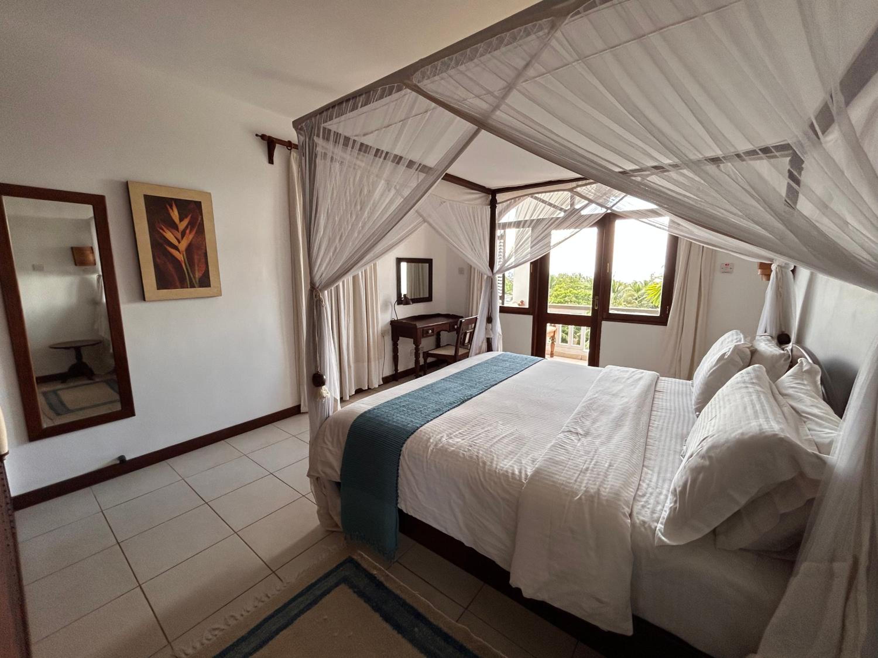 Beach Front Spacious Apartment with Oceanview -- Lantana Galu Beach Apartment
