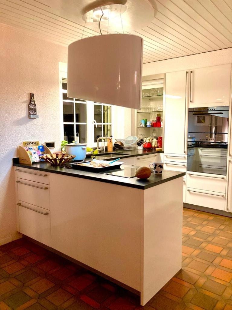 Cheerful villa with fireplace, bath-tub and garden