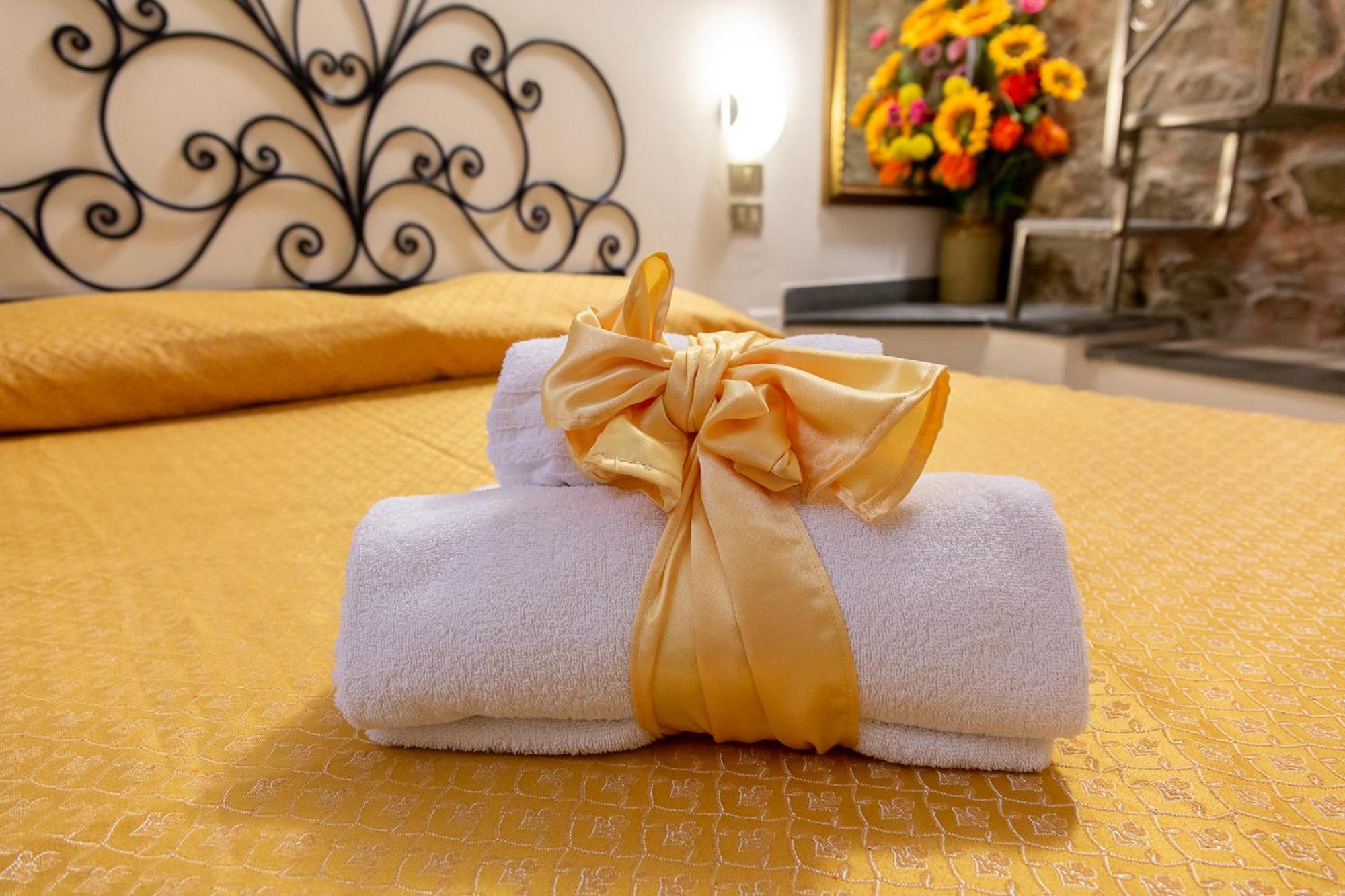 The Vernazza Main Plaza - Rooms & Apartment photo 3