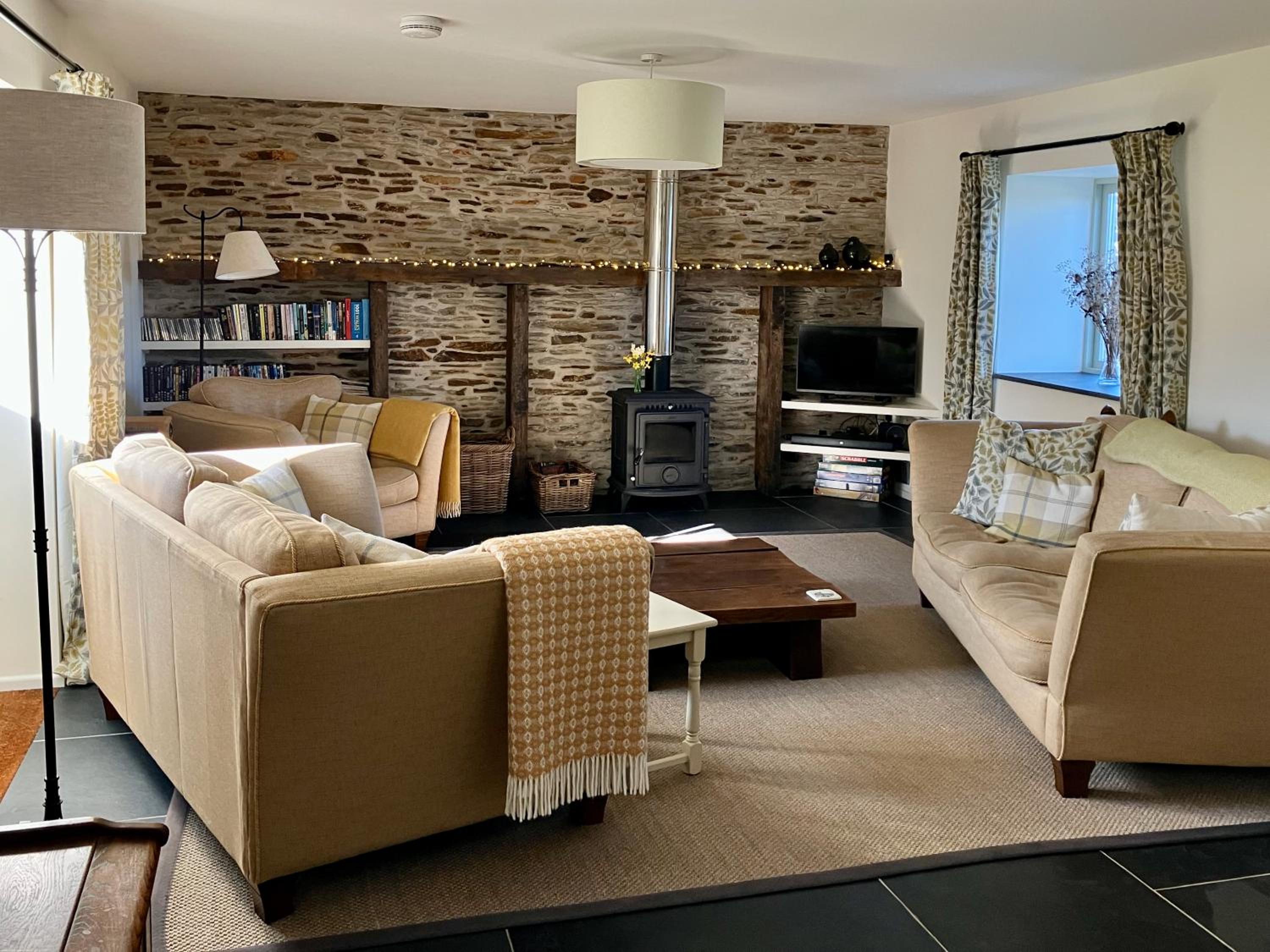Home Barn Tredinnick, luxury barn near Padstow, Fri-Fri view 2