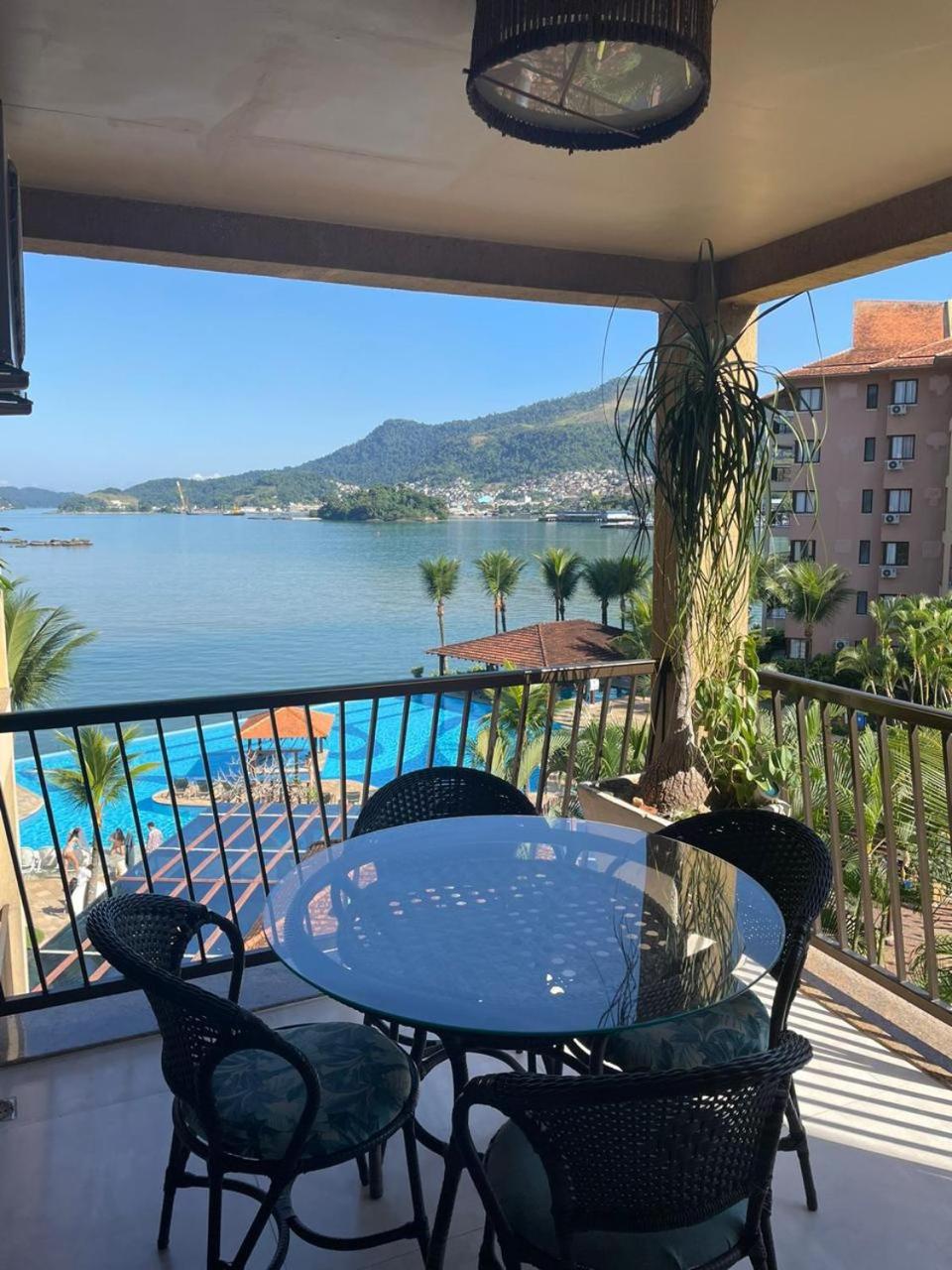 Angra dos Reis - Apartamentos com Vista para o mar OU para piscina Condomínio Porto Bali