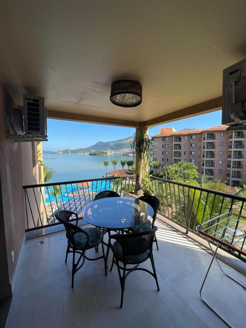Angra dos Reis - Apartamentos com Vista para o mar OU para piscina Condomínio Porto Bali