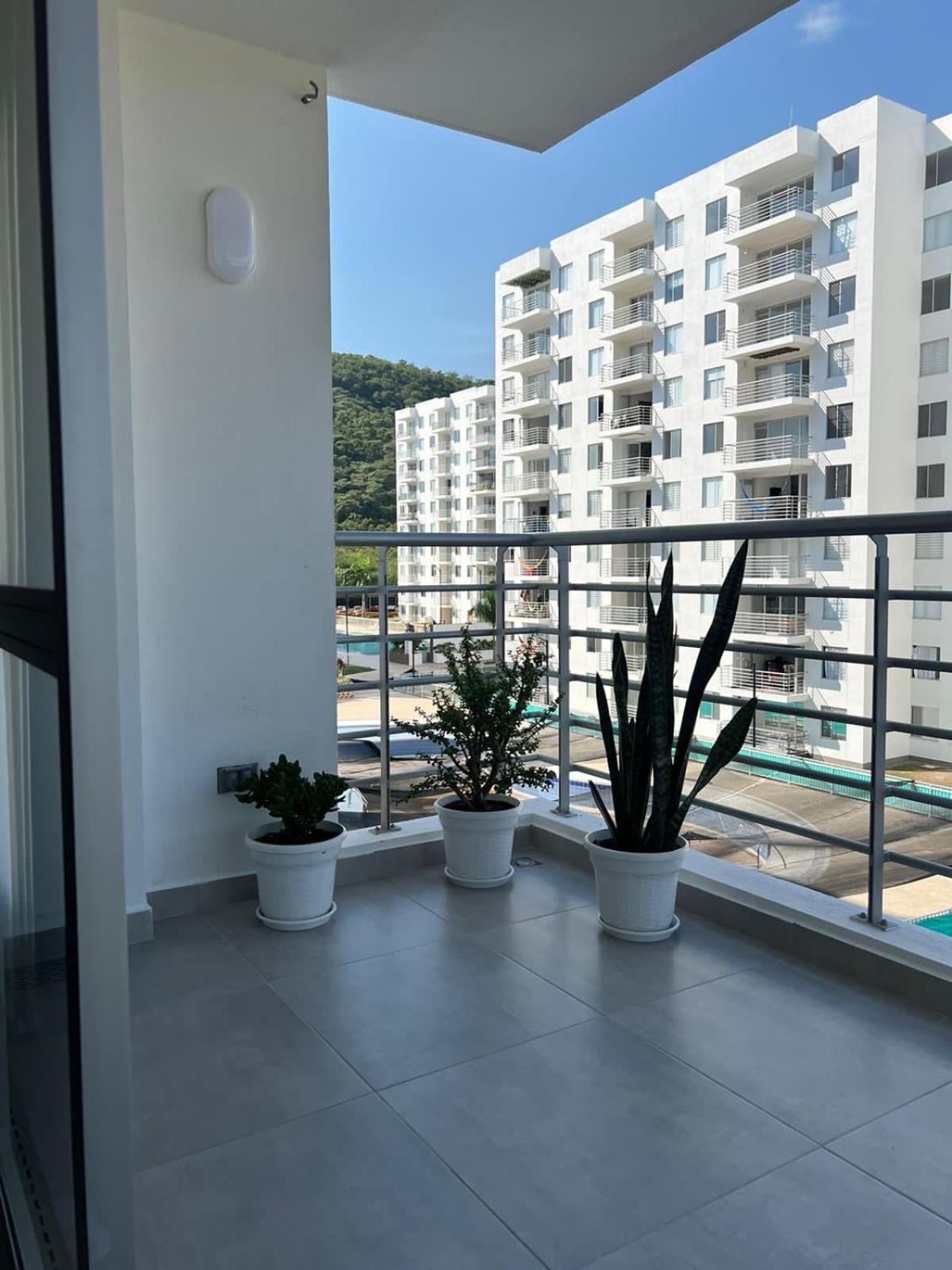 Aqualina Orange Girardot, estrene 84 metros de lujo con aire y wifi 3 habitaciones