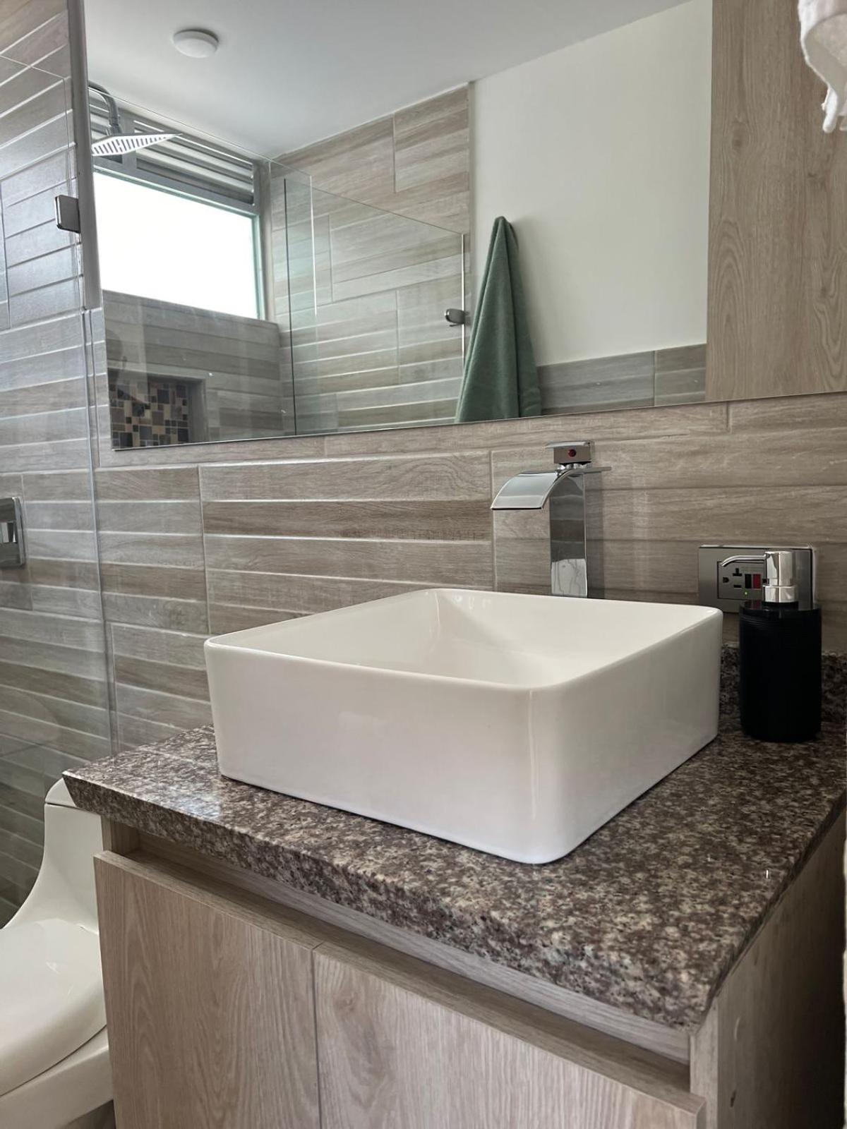 Aqualina Orange Girardot, estrene 84 metros de lujo con aire y wifi 3 habitaciones