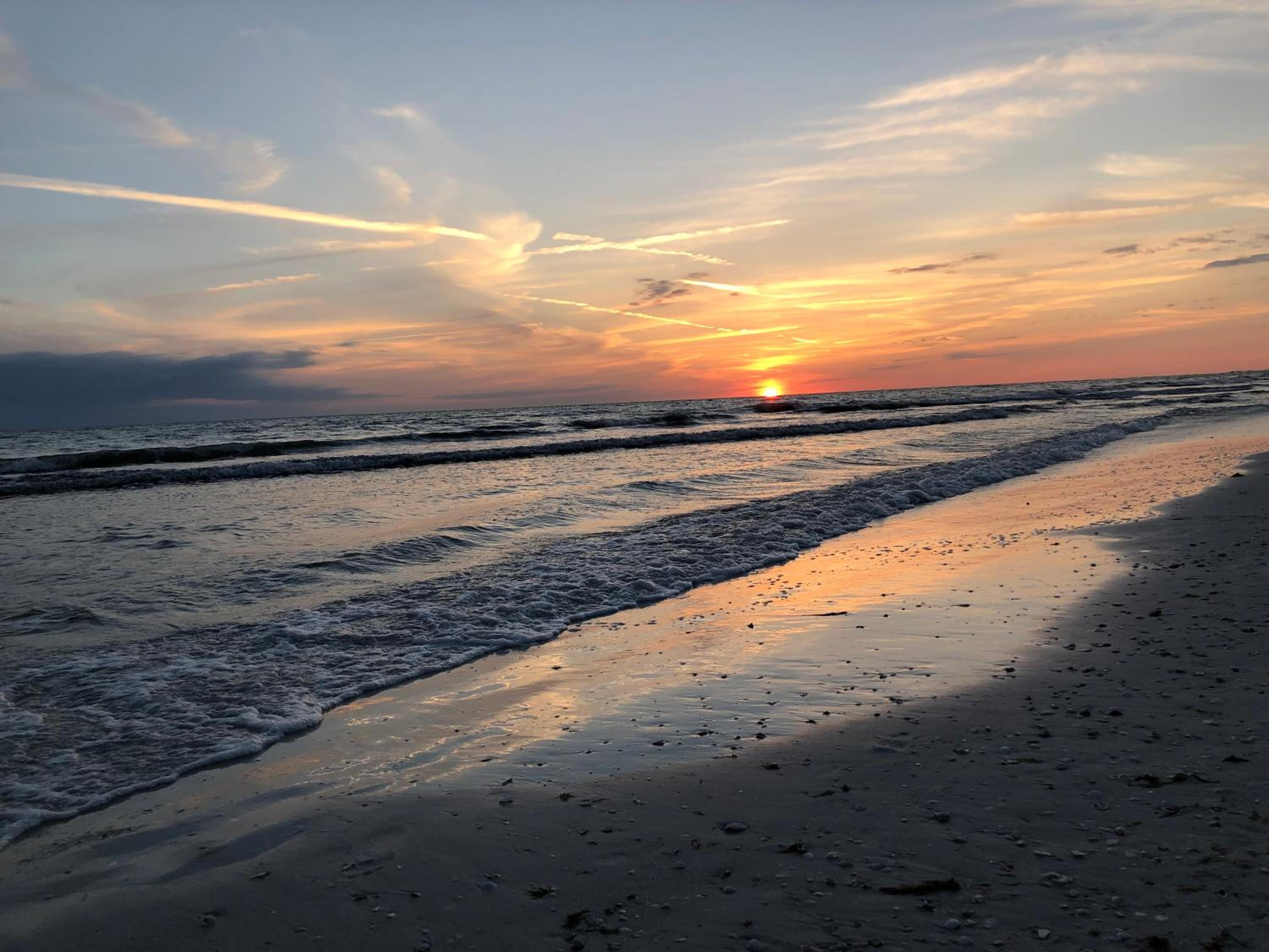 Beautiful Sandy Feet Retreat with Private Beach and Pools on Siesta Key Beach