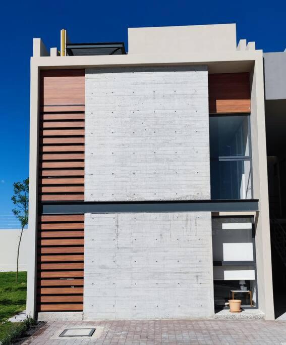 Casa Biznaga by Cosmos Homes view 4