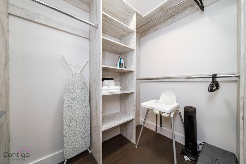 La Maison, Near University & DT, 2BR Bsmt Suite, King Bed!