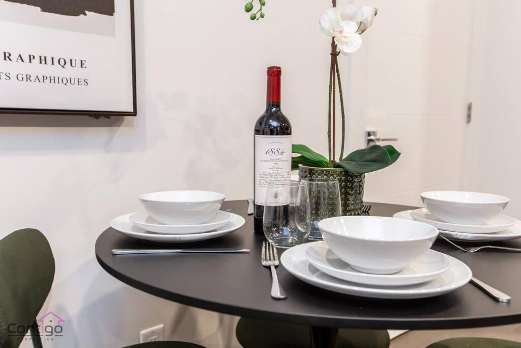 La Maison, Near University & DT, 2BR Bsmt Suite, King Bed!