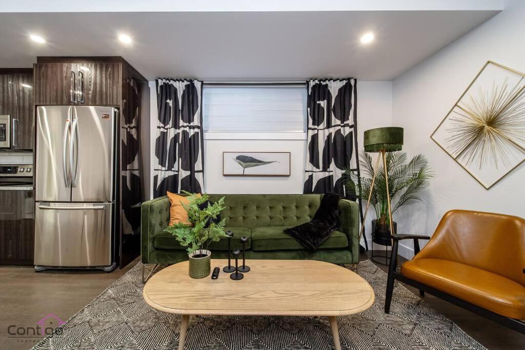 La Maison, Near University & DT, 2BR Bsmt Suite, King Bed!