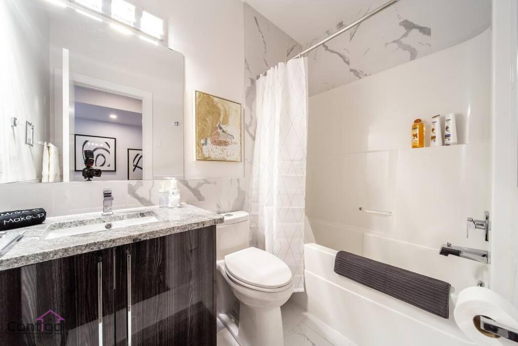 La Maison, Near University & DT, 2BR Bsmt Suite, King Bed!