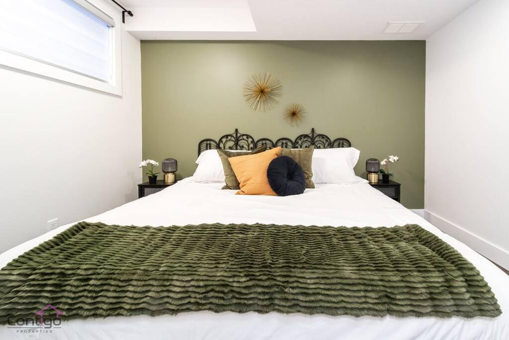 La Maison, Near University & DT, 2BR Bsmt Suite, King Bed!
