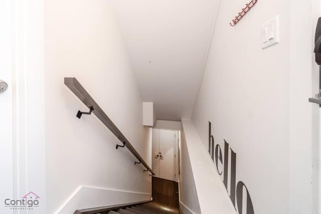 La Maison, Near University & DT, 2BR Bsmt Suite, King Bed!
