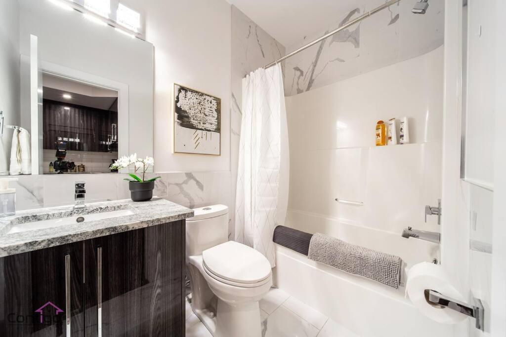 La Maison, Near University & DT, 2BR Bsmt Suite, King Bed!