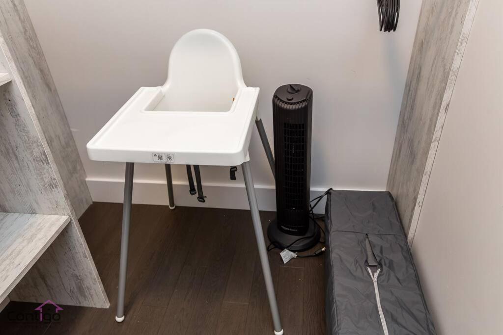 La Maison, Near University & DT, 2BR Bsmt Suite, King Bed!