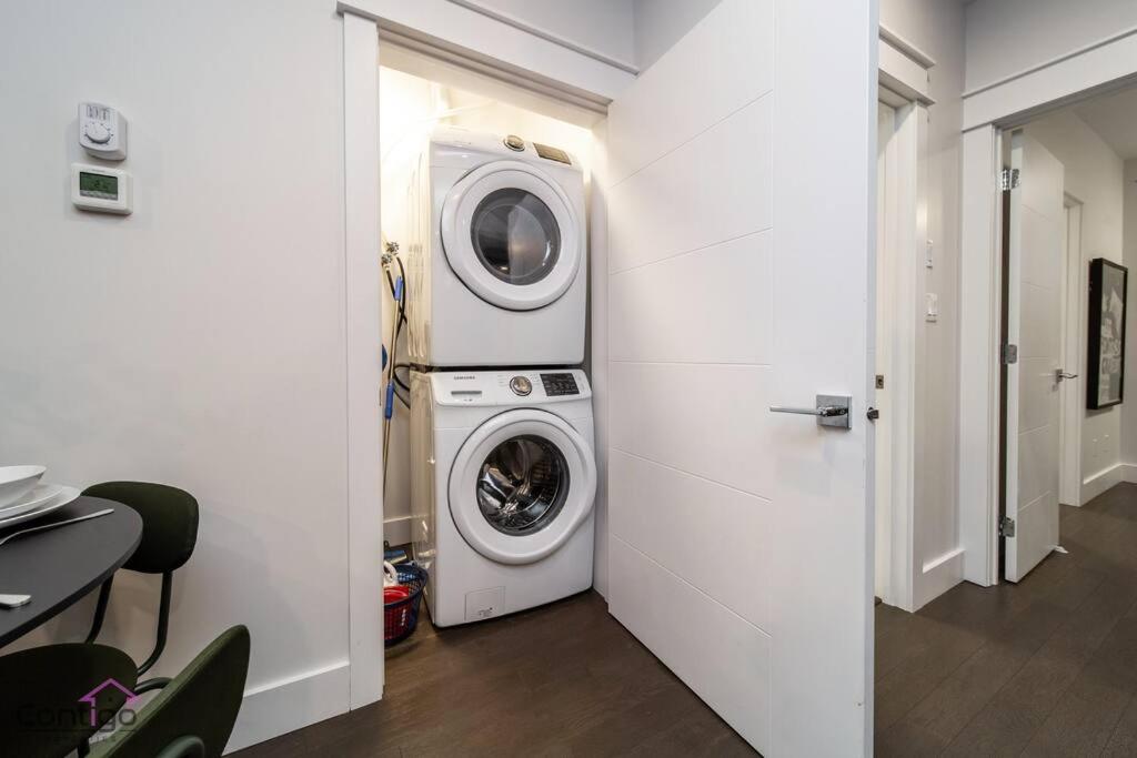 La Maison, Near University & DT, 2BR Bsmt Suite, King Bed!