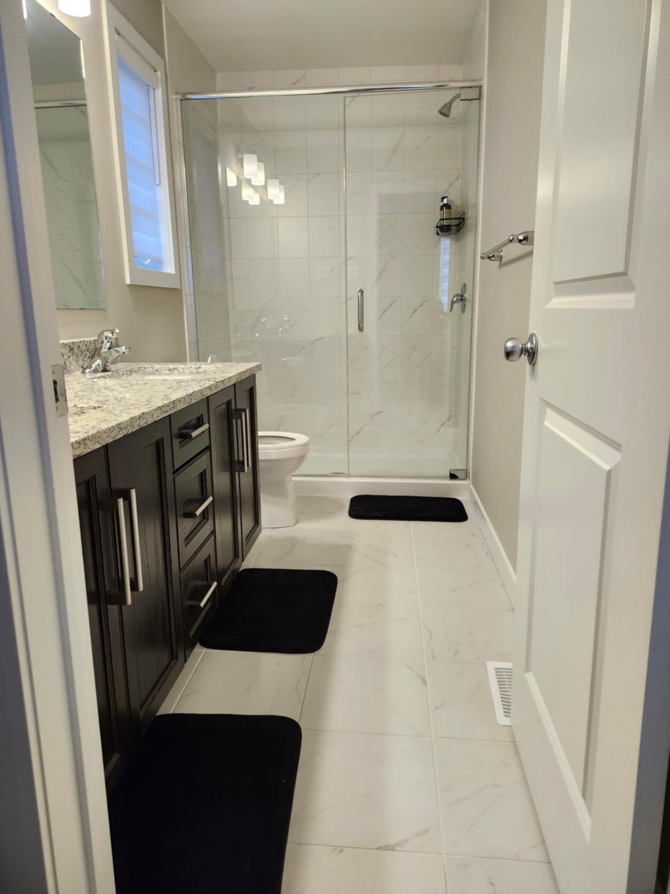 Private Room-Brand New-Budget friendly master bedroom-House