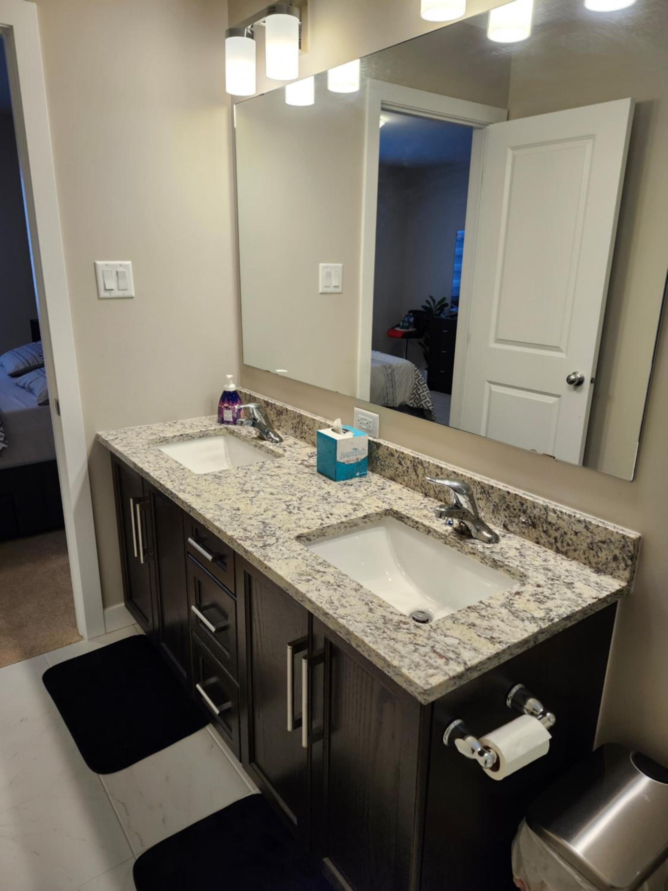Private Room-Brand New-Budget friendly master bedroom-House