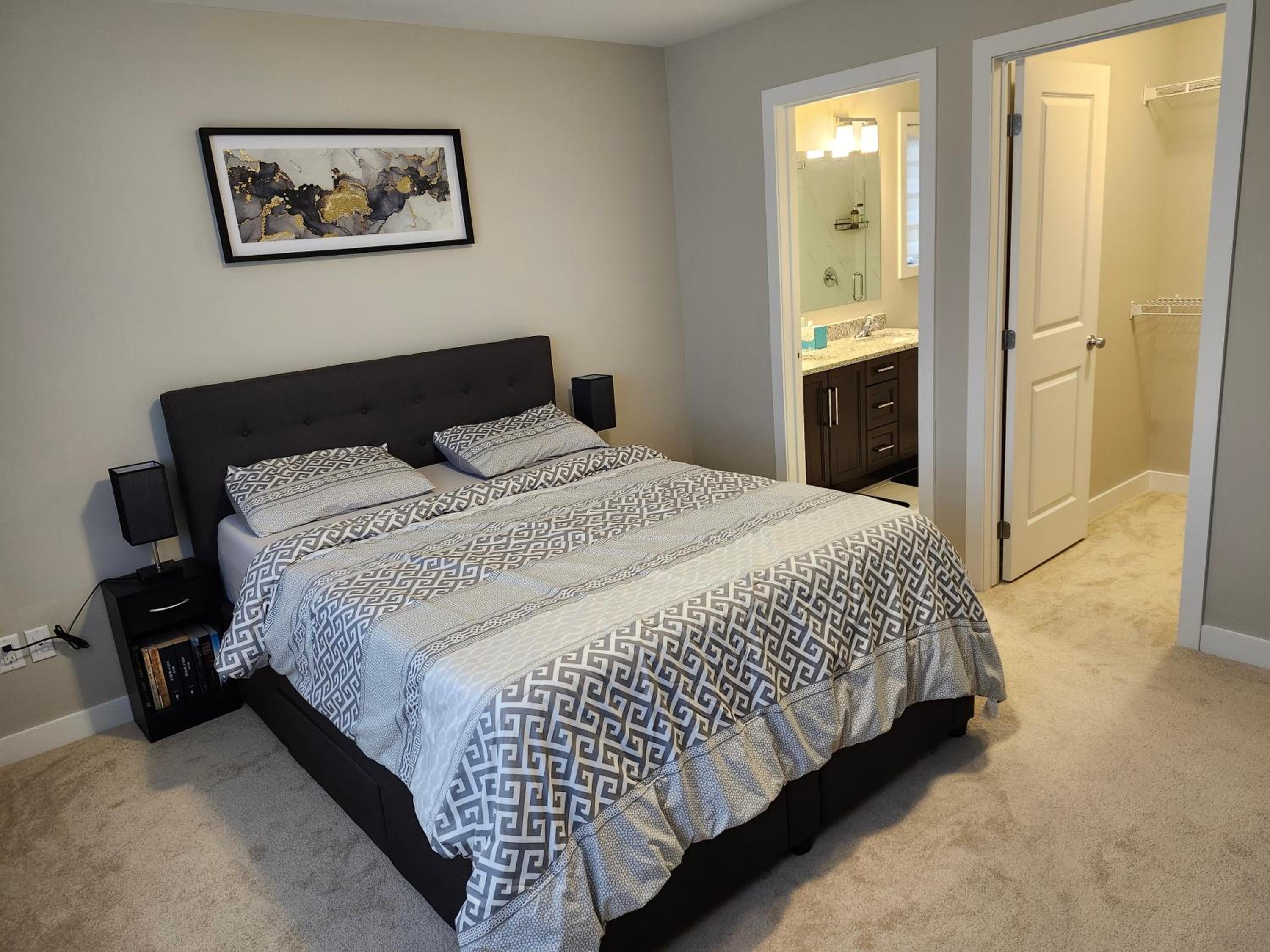 Private Room-Brand New-Budget friendly master bedroom-House