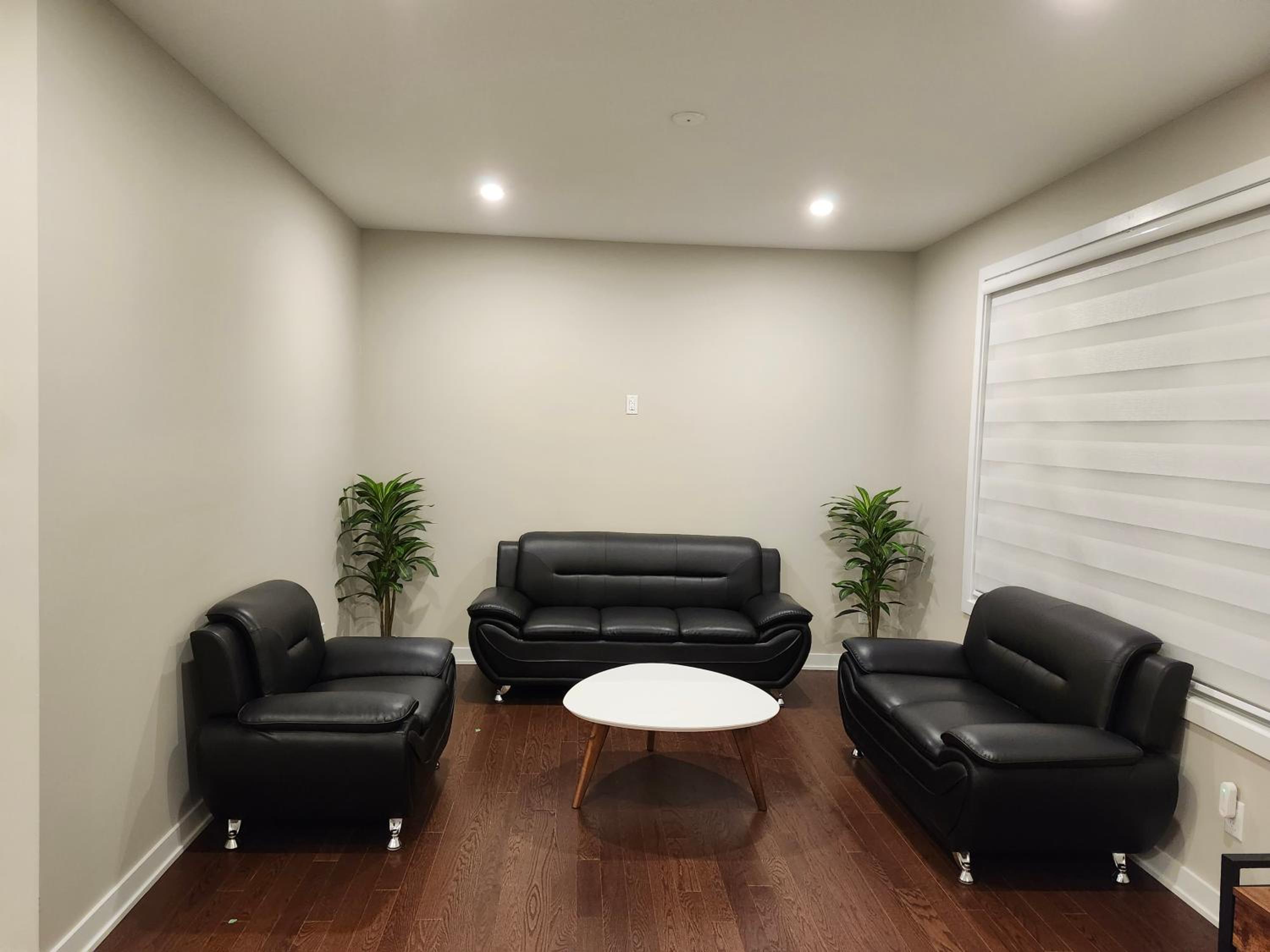 Private Room-Brand New-Budget friendly master bedroom-House