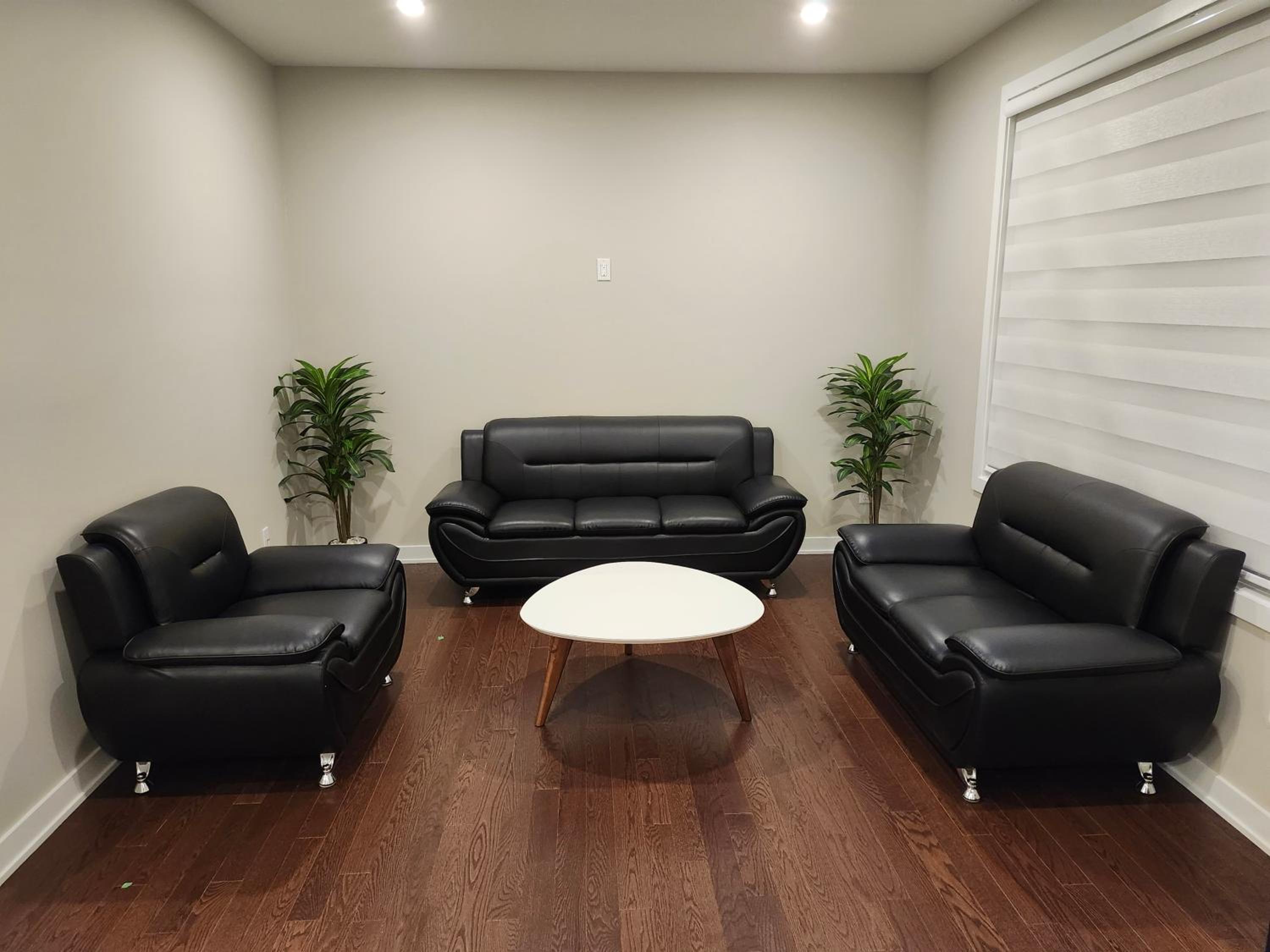 Private Room-Brand New-Budget friendly master bedroom-House