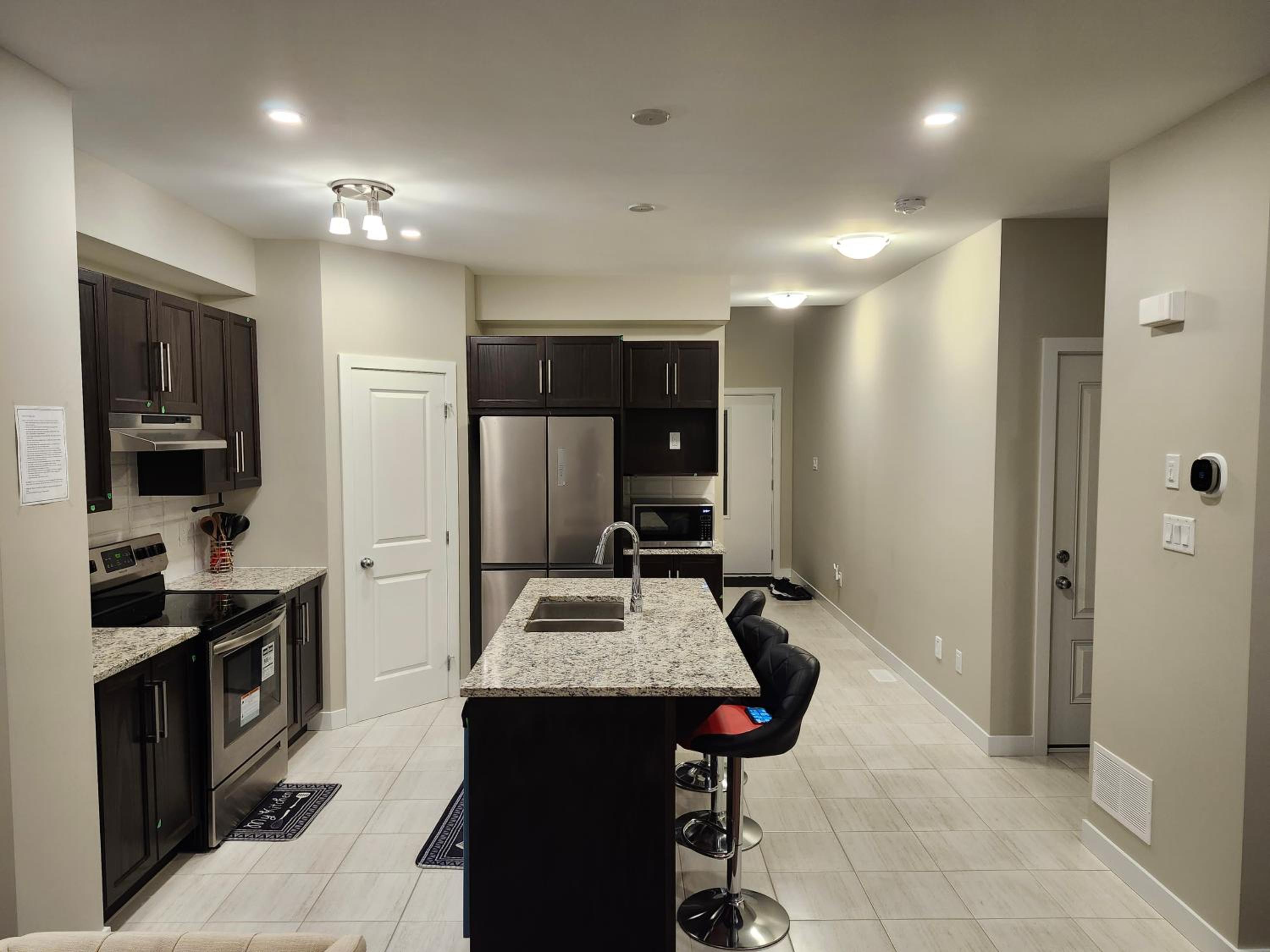 Private Room-Brand New-Budget friendly master bedroom-House