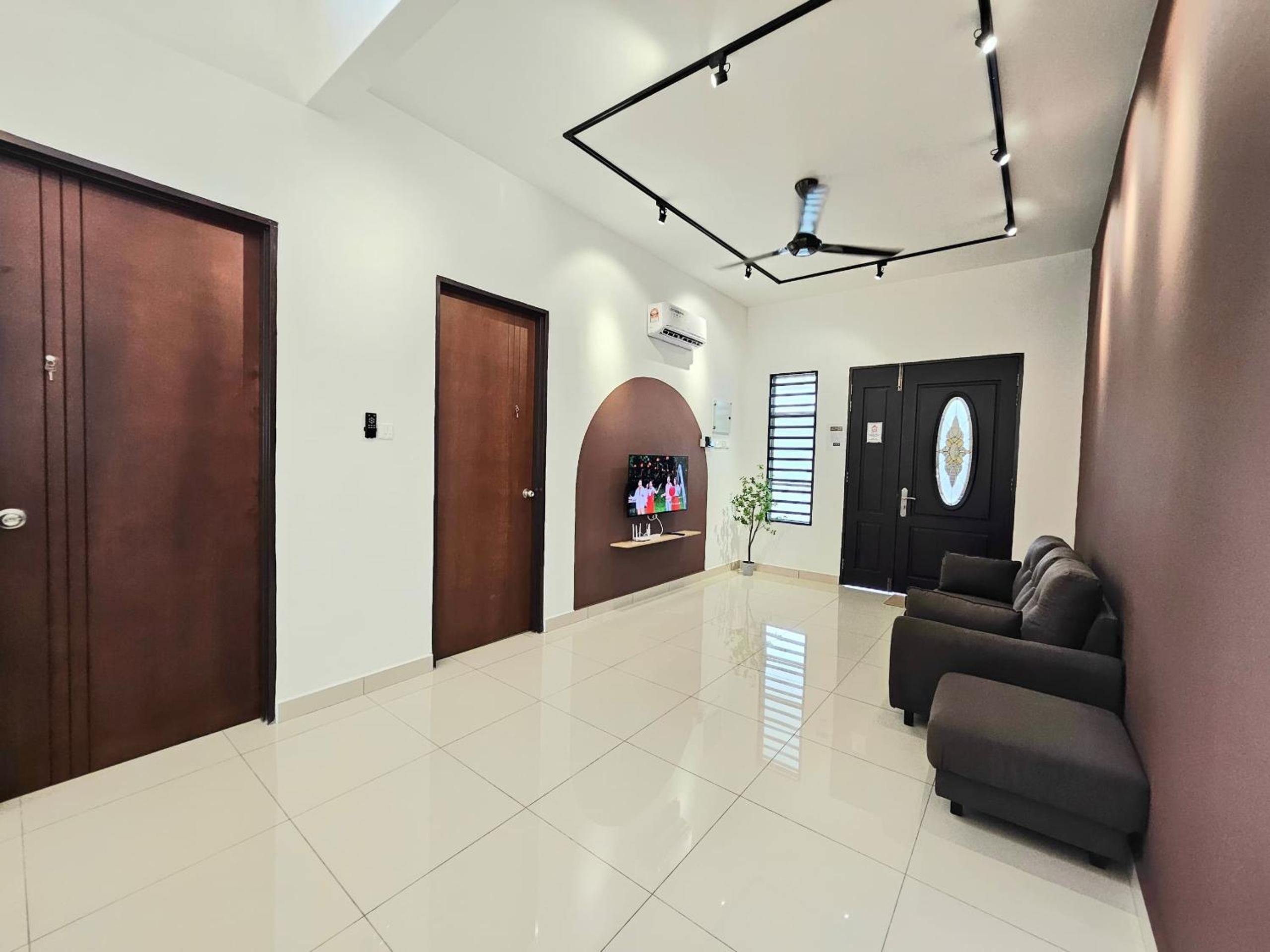 Air-home No 28 Simpang near Aulong Econsave, 3BR, 7pax, Netflix photo 2