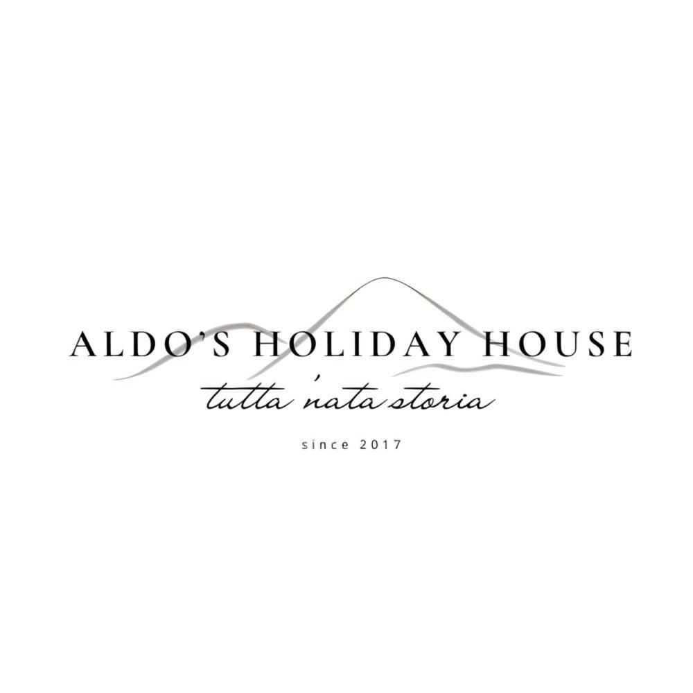 ALDO'S HOLIDAY HOUSE