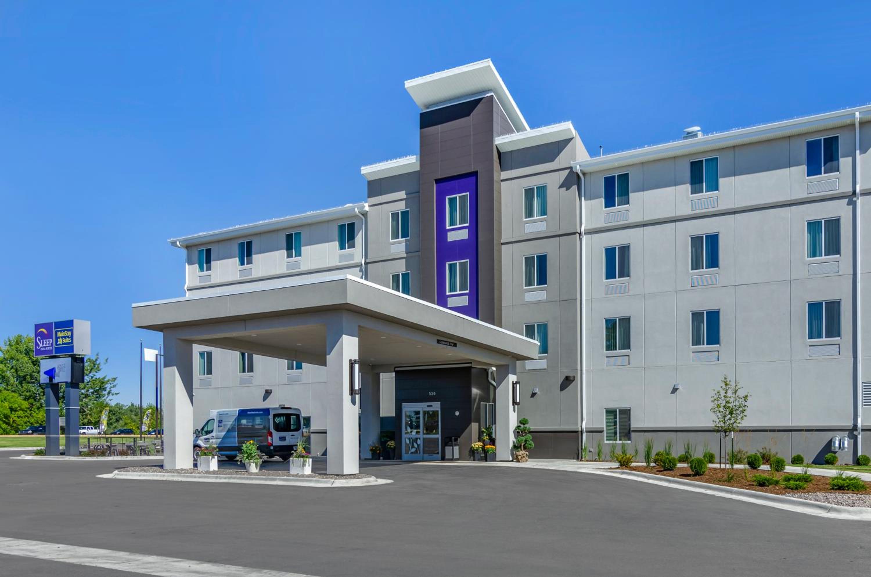 Hotel MainStay Suites Great Falls Airport - Image 1