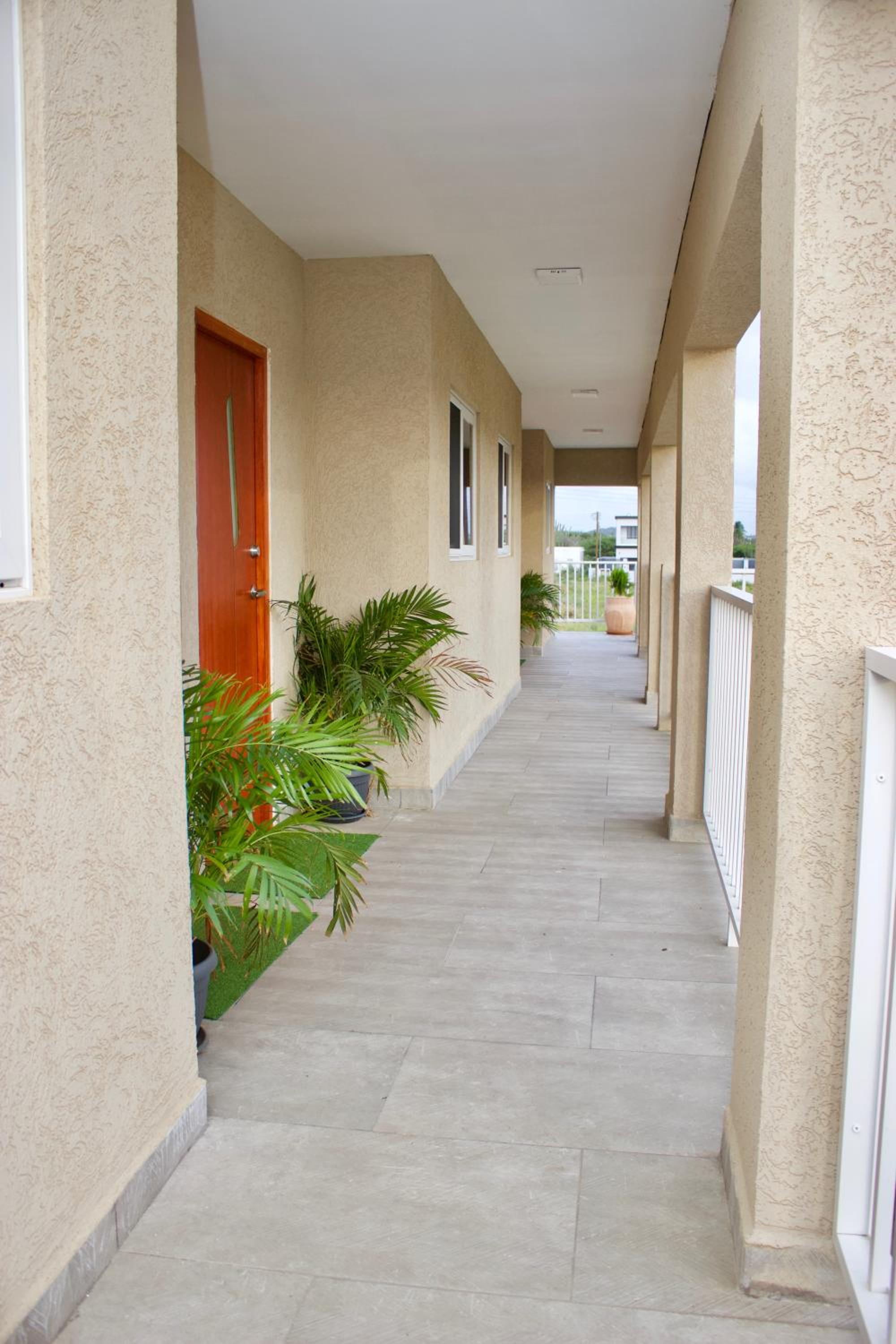 1 Bed Apartment Sleeps 2 - Pool Parking Pets